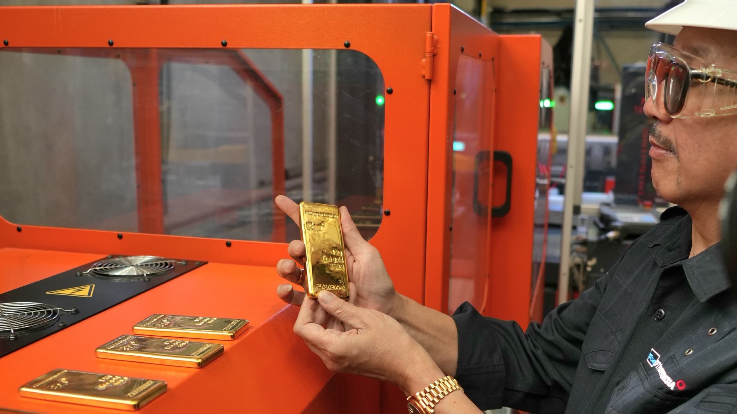 Perdana : Emas batangan produksi Smelter PTFI di Kawasan Ekonomi Khusus (KEK) dikirim ke ANTAM.