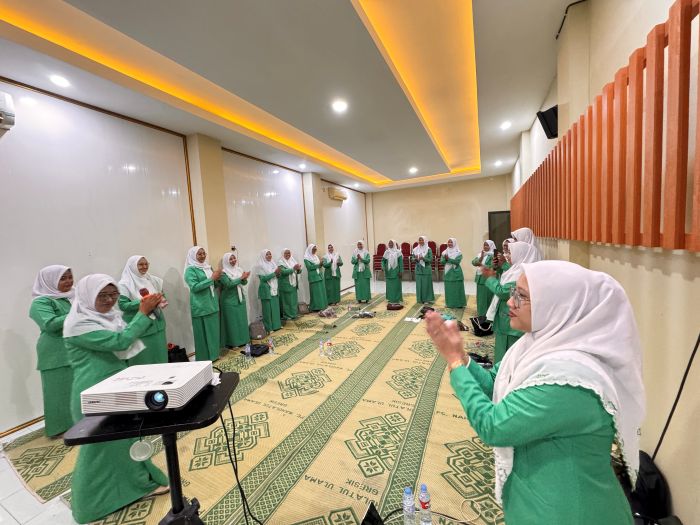 KOMITMEN: PC Fatayat NU Gresik menyamakan komitmen untuk menyusun program lima tahun ke depan.