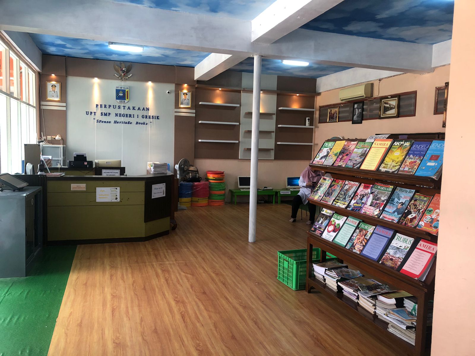 Wajah perpustakaan UPT SMP Negeri 1 Gresik yang meraih penghargaan Standarisasi PISA dari Bupati Gresik.