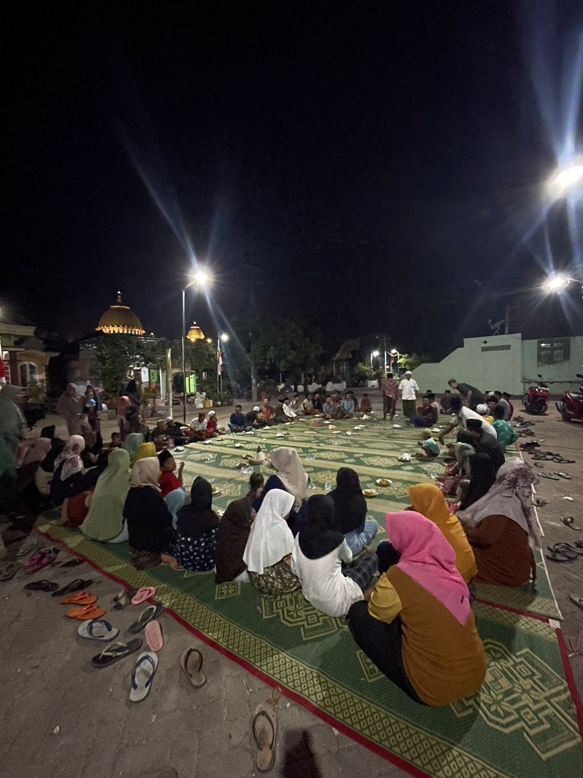 arga Desa Bolo, Kecamatan Ujungpangkah, Gresik, menggelar tradisi megengan pada tanggal 24 Februari 2025.