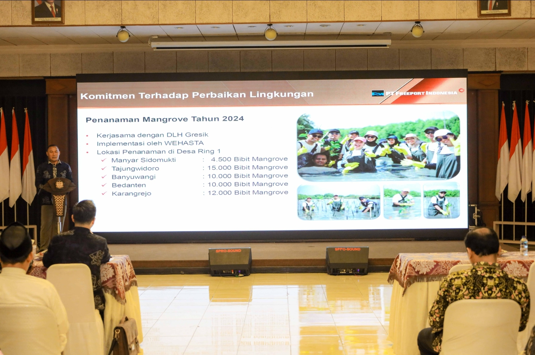 Dukung UMKM : Pemaparan program CSR oleh CSR Superintendent PTFI, Nana Suharna dalam acara Rembuk Akur ke-9 di Kantor Bupati Gresik (27/2).