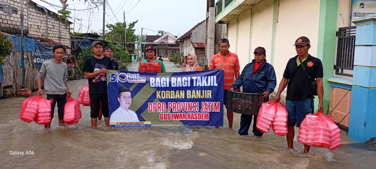 Gus Iwan berharap, bantuan takjil ini dapat memberikan semangat dan kekuatan bagi warga untuk menghadapi cobaan.