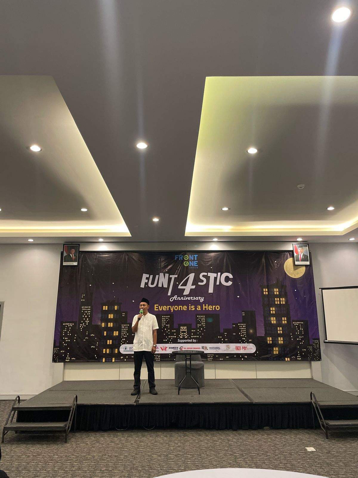 SINERGI : Ady Wijanarko, General Manager Front One Hotel Gresik menyampaikan terima kasih kepada masyarakat sekitar yang selalu mensupport dan mendoakan