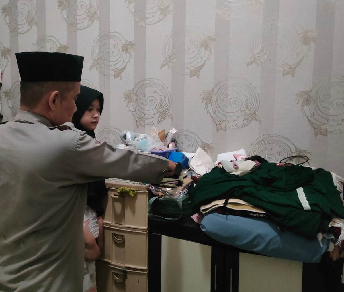 DIBOBOL MALING : Rumah warga di Perumahan Menganti, Desa Hulaan Kecamatan Menganti dibobol maling saat Sahur.