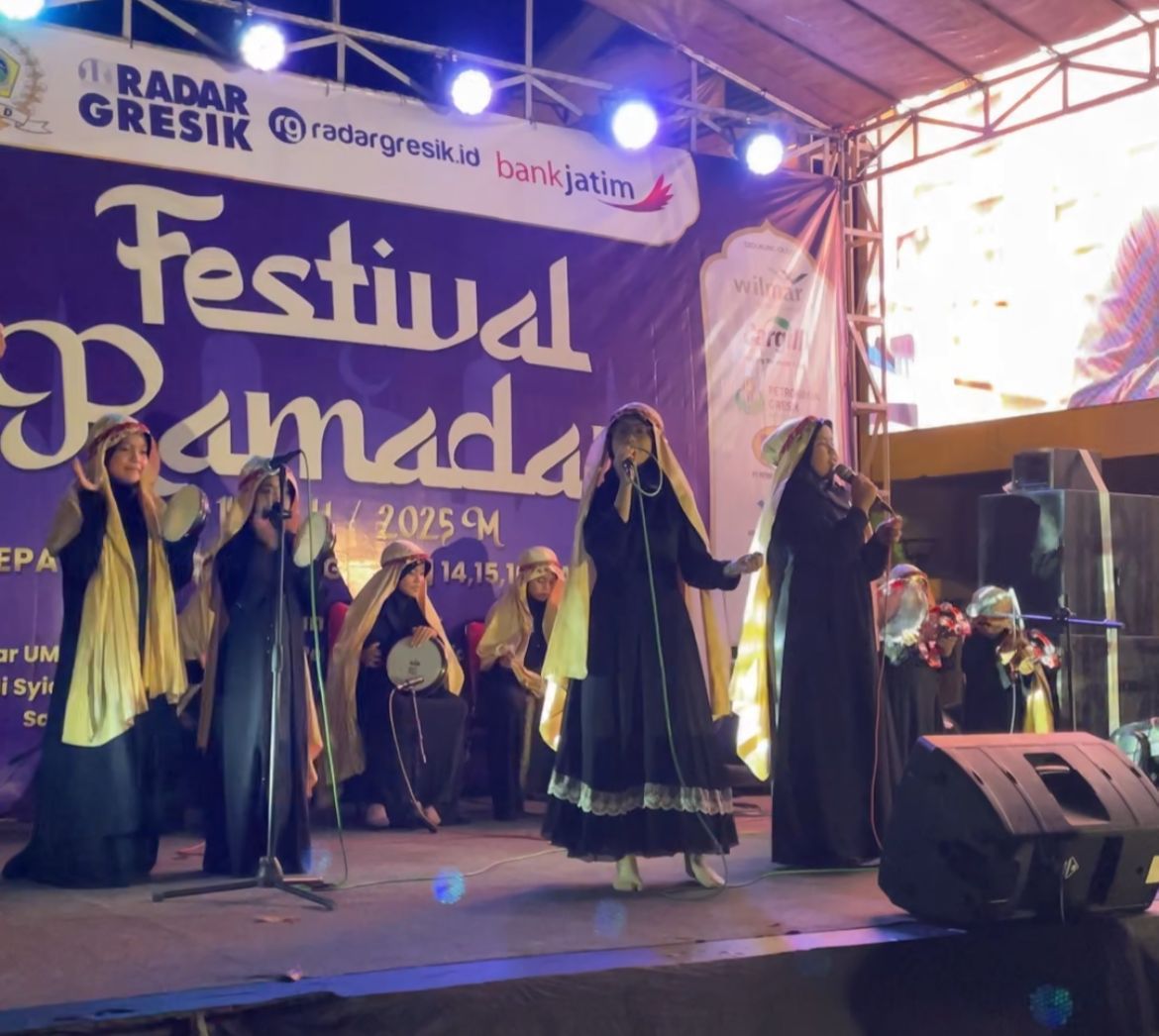 As-sakinah tampil memukai di Festival Ramadan 2025 di Depan Kantor DPRD Gresik, Sabtu (16/3/2025).