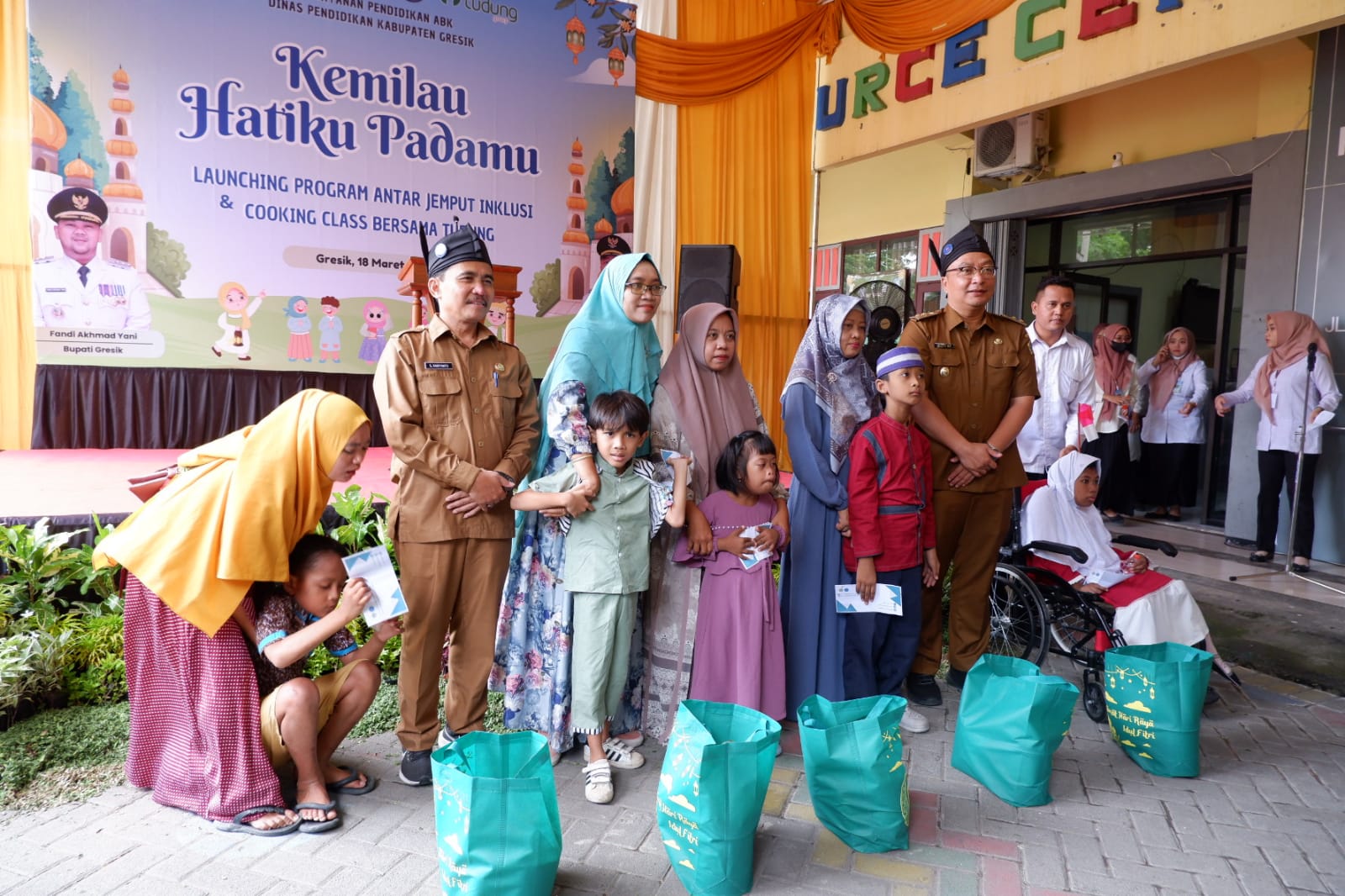 BERSAMAI ABK: Pemerintah Kabupaten Gresik melalui Unit Pelaksana Teknis Layanan Pendidikan Anak Berkebutuhan Khusus (UPT LP ABK) Dinas Pendidikan meluncurkan layanan antar jemput gratis bagi ABK