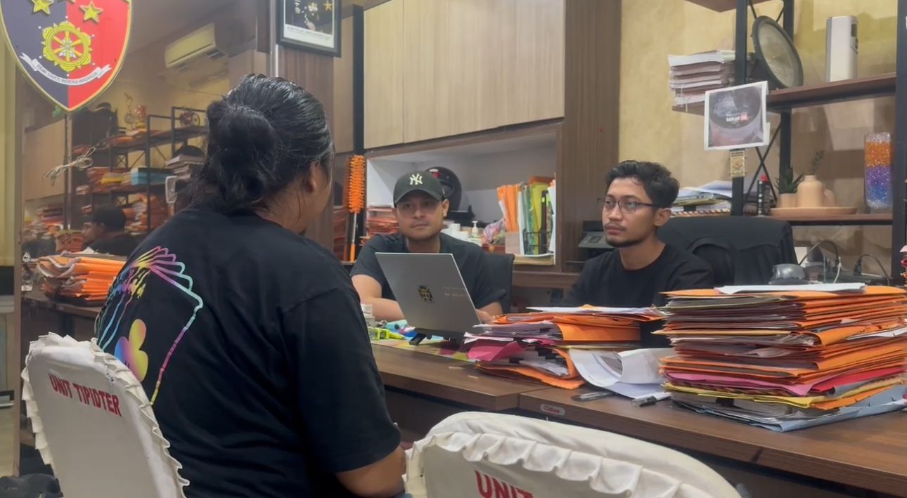 DITANGKAP: Pelaku jual beli konten diamankan oleh Polres Gresik.