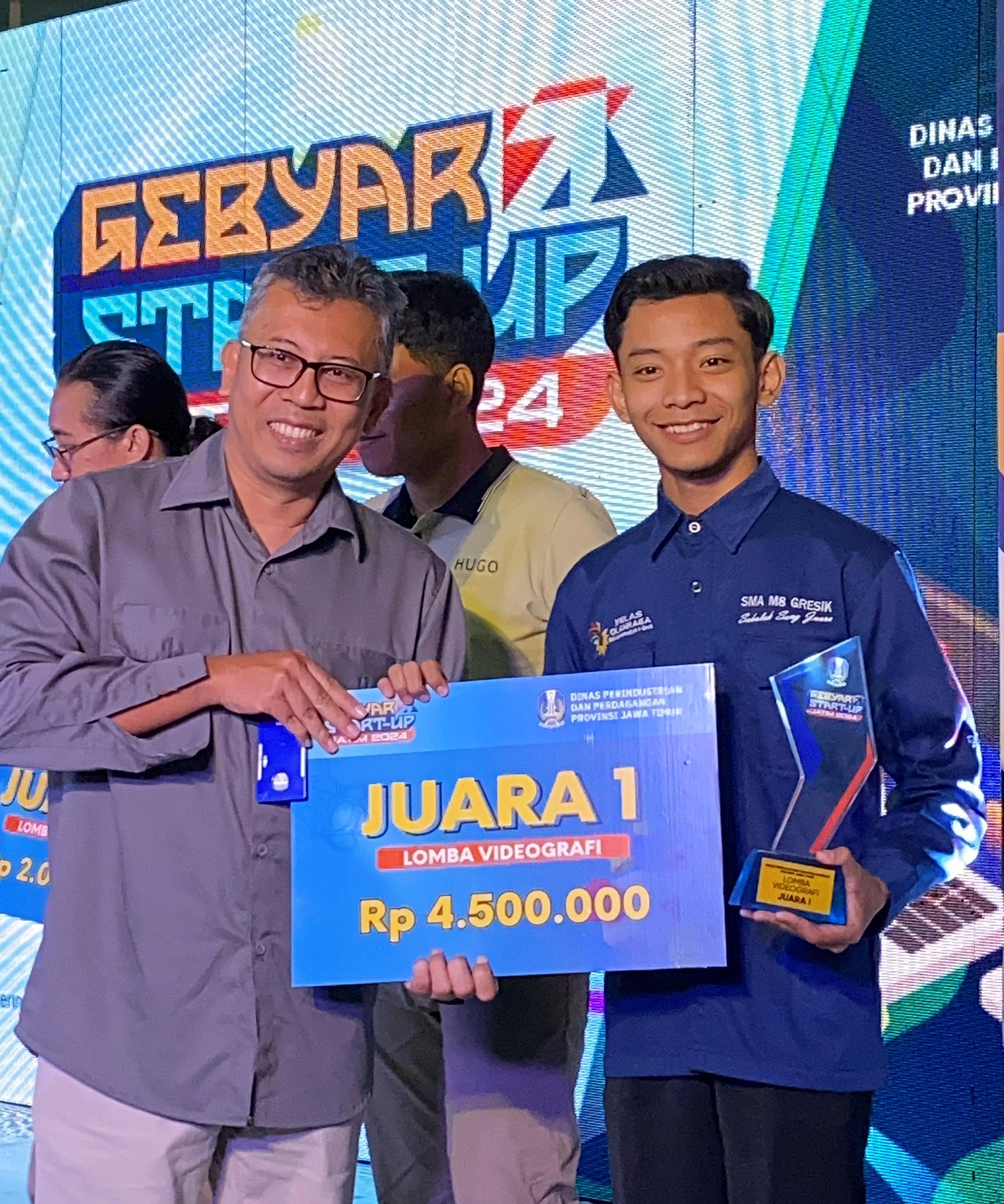 Goldet Tiket : Fajar Izzul Muslimin, Siswa SMA Muhammadiyah 8 Gresik yang meraih Golden Tiket Unair.