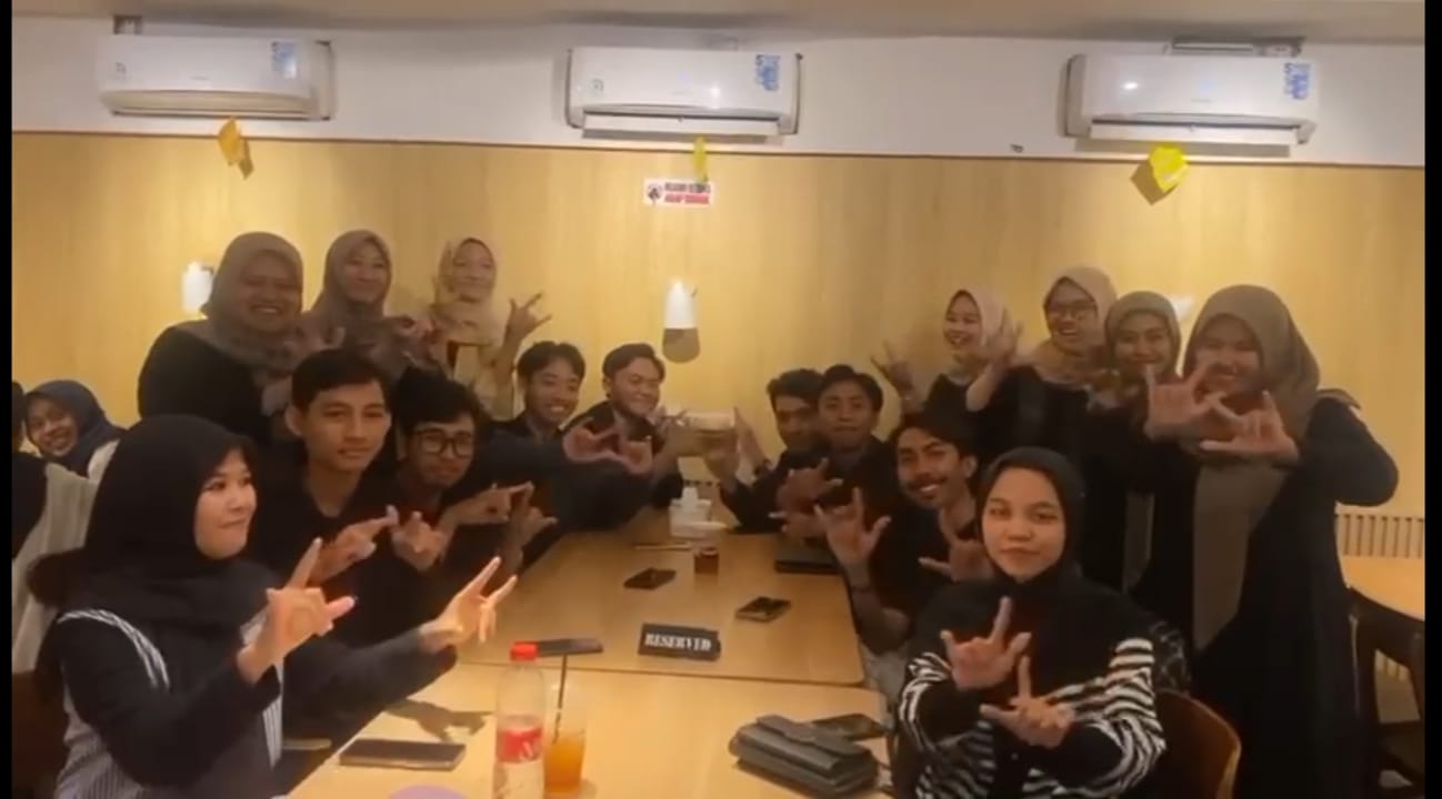Viral joget TikTok saat buka bersama.