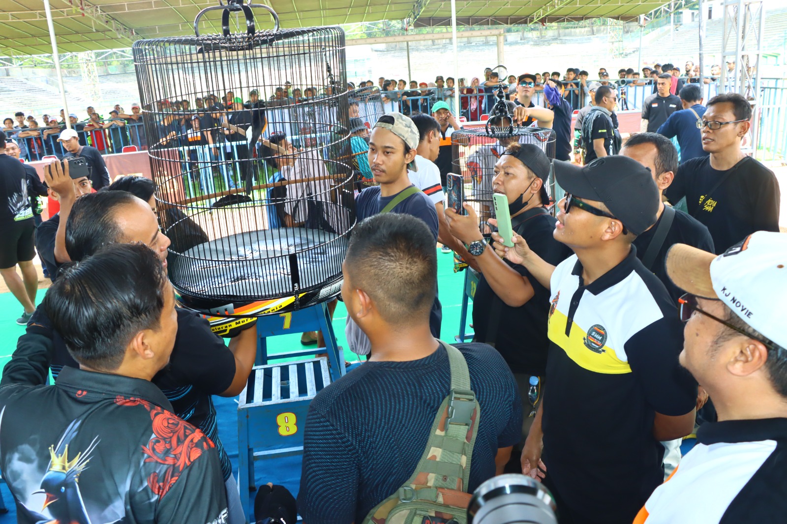 PIALA KAPOLRI CUP: Ajang bergengsi Lomba Burung Berkicau SMM Piala Kapolri Cup 2025 sukses digelar, menjadi magnet yang menyatukan para penghobi burung dari Sabang hingga Merauke.