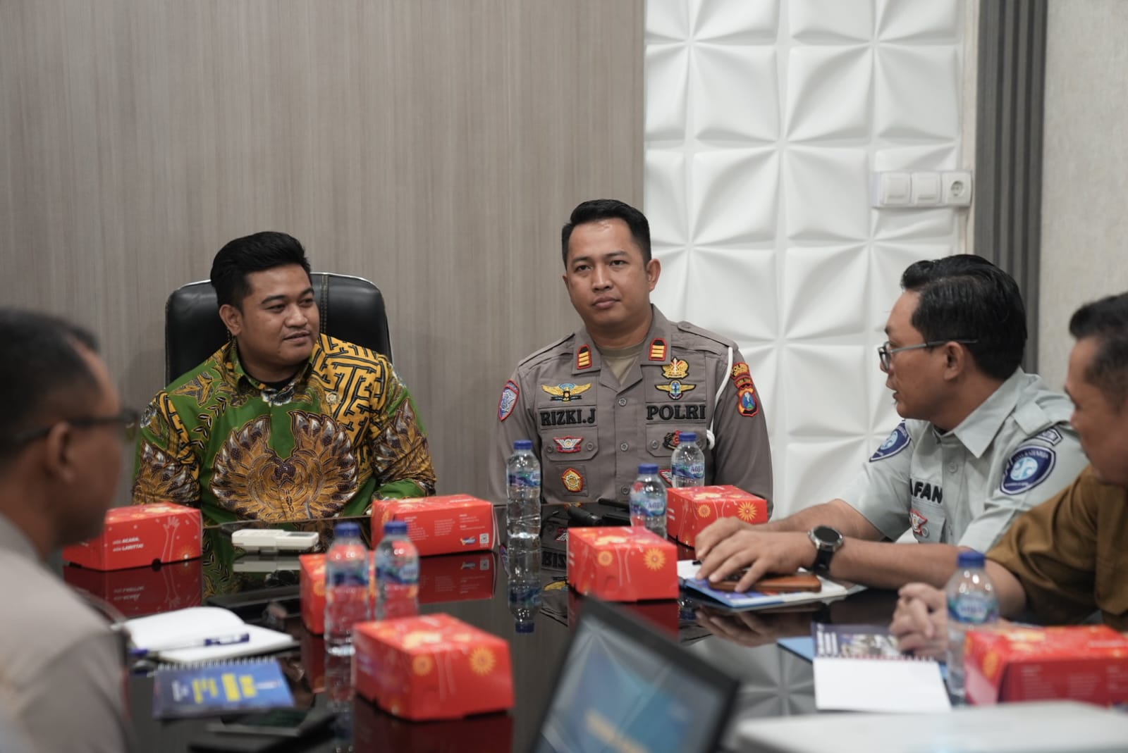 RAPAT : Satlantas Polres Gresik bersinergi dengan lima pilar untuk keselamatan lalu lintas, dan penanganan titik rawan kecelakaan di Kabupaten Gresik.