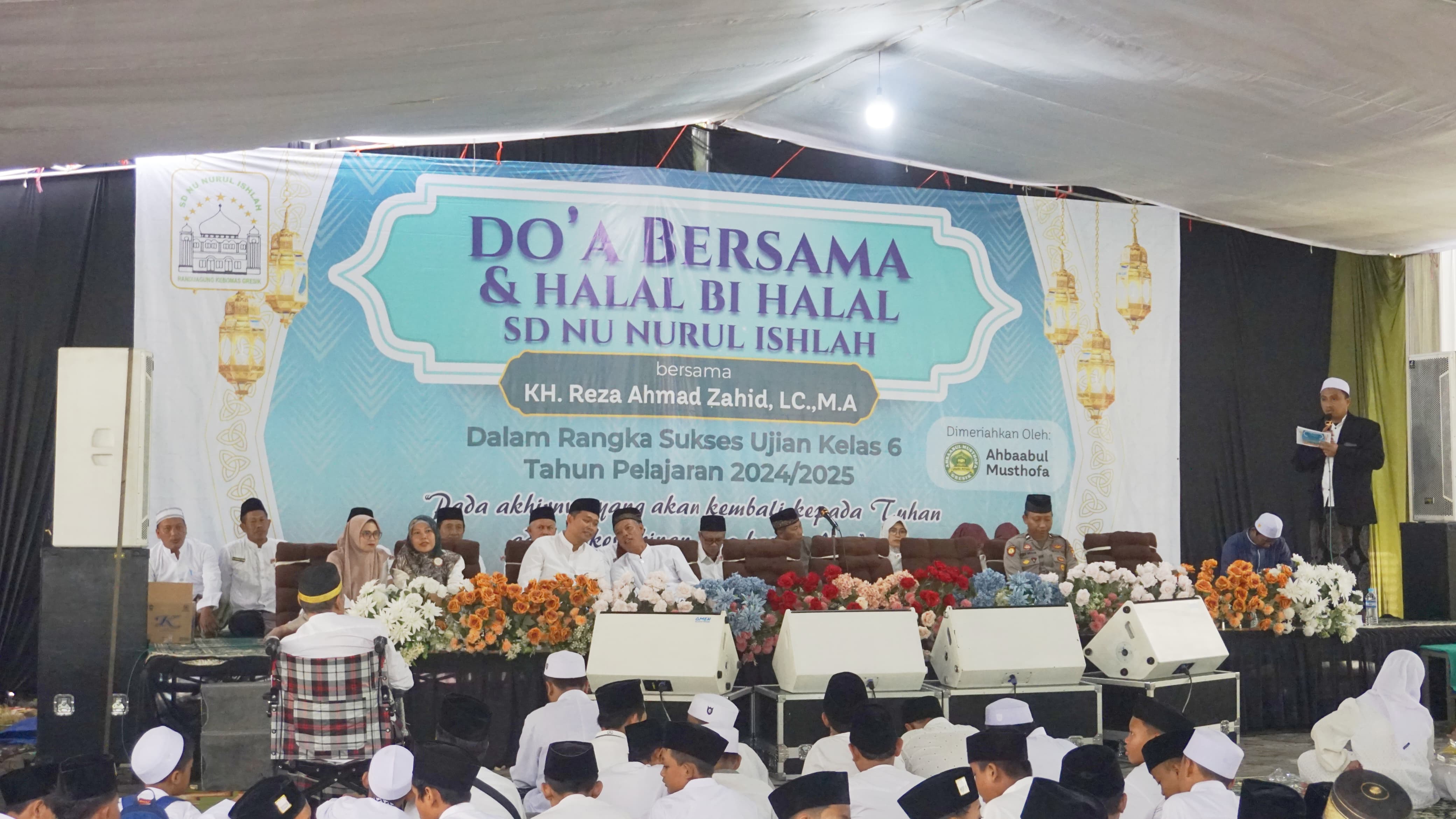 SD NU Nurul Islah Randuagung menggelar kegiatan Doa Bersama dan Halal Bihalal pada Kamis (17/4/2025) di halaman sekolah