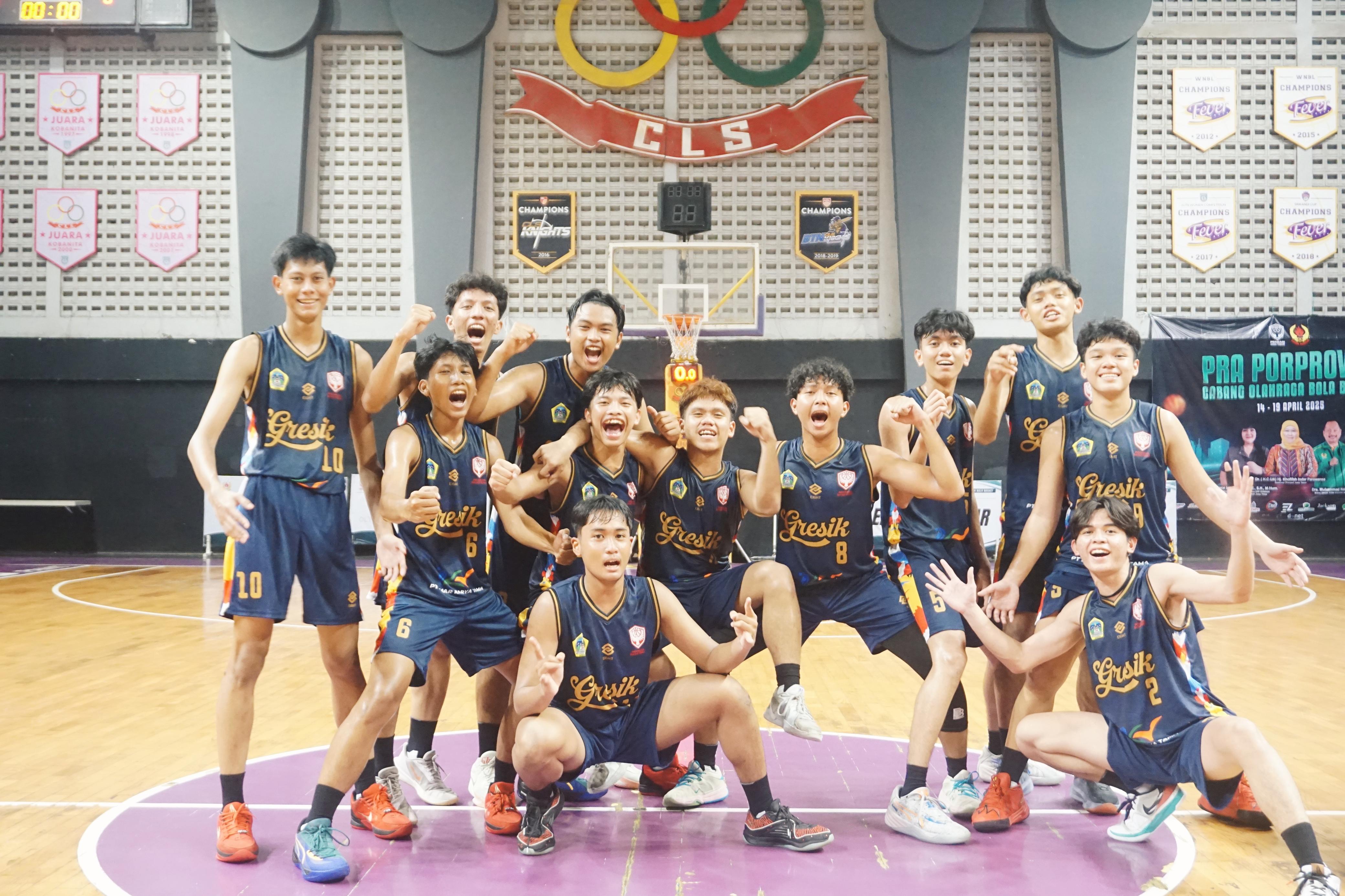 HEBAT : Tim Putra Basket Gresik mengamankan tiket porprov usai sapu bersih dua kemenangan.