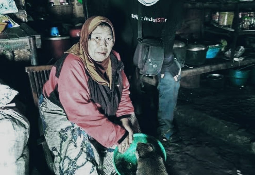 SELAMAT JALAN MBOK YEM: Tiga Dekade Melayani di Atap Lawu, Kini Tinggal Kenangan.