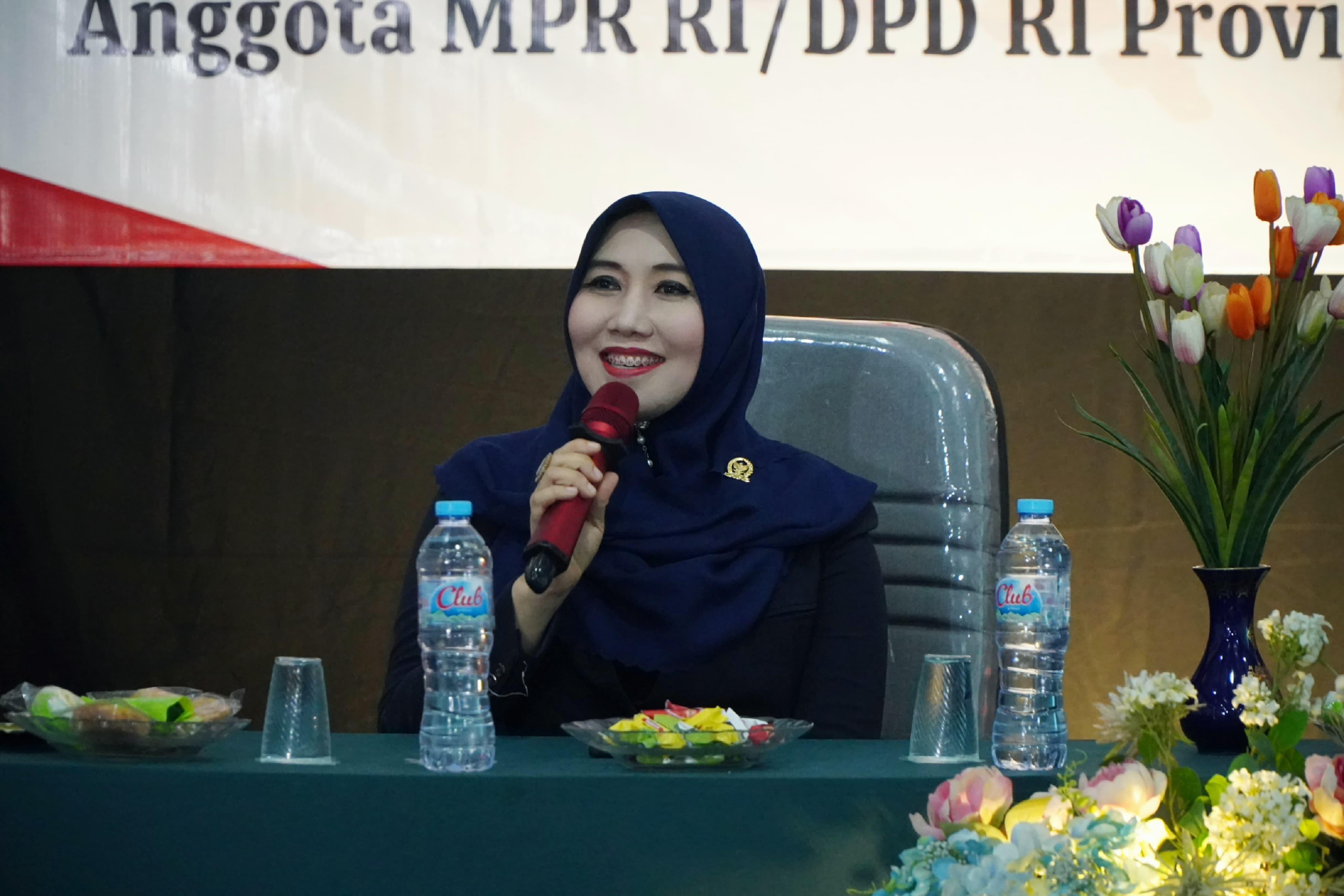 EMPAT PILAR: Anggota DPD RI Lia Istifhama saat menyampaikan empat pilar kebangsaan di STAI Taruna Surabaya,