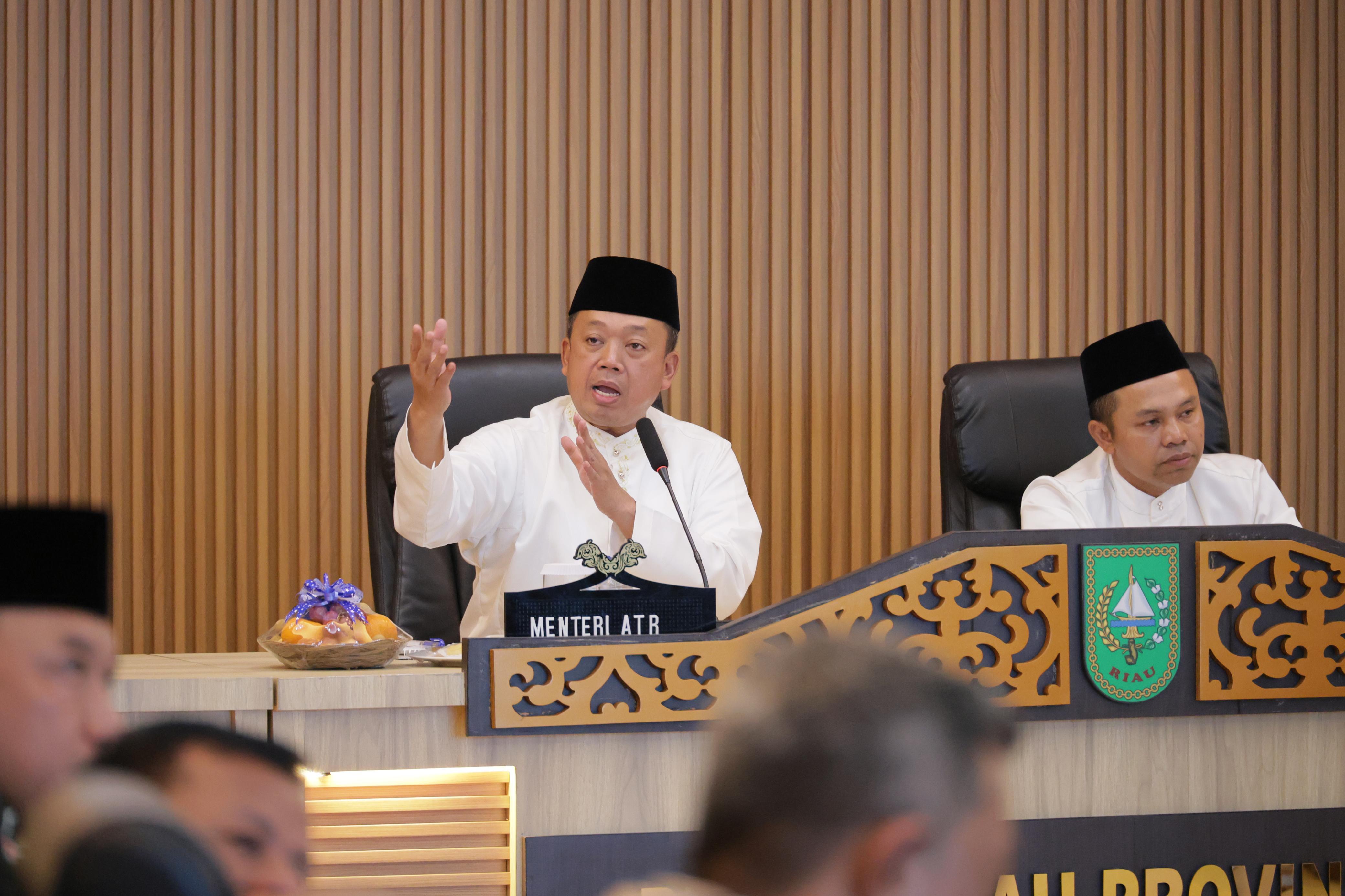 Menteri ATR/BPN, Nusron Wahid melakukan rapat koordinasi bersama kepala daerah Se-Provinsi Riau.