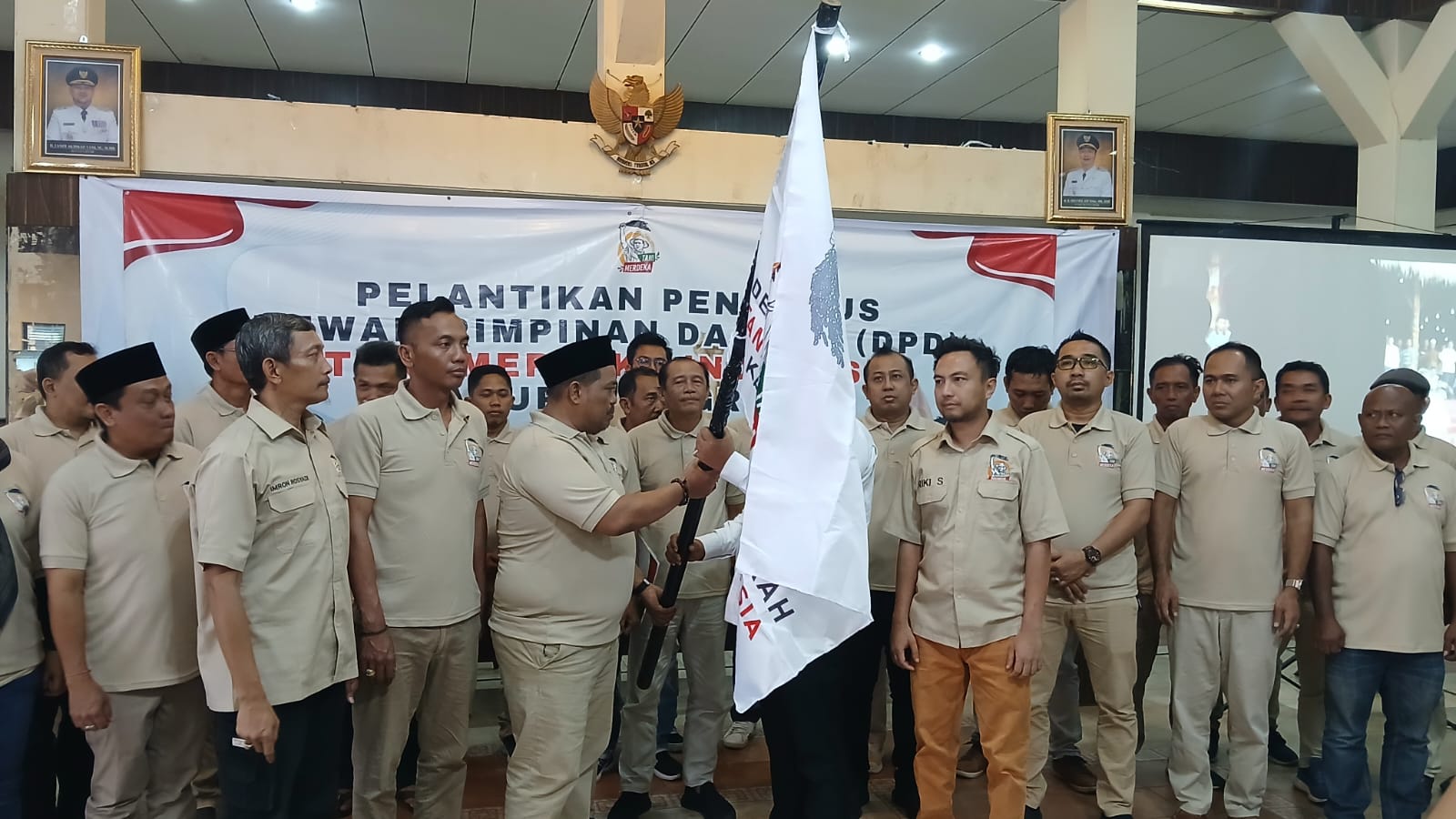 PENGUKUHAN : Pengurus DPD TMI saat pengukuhan pelantikan pada hari Sabtu (26/04).