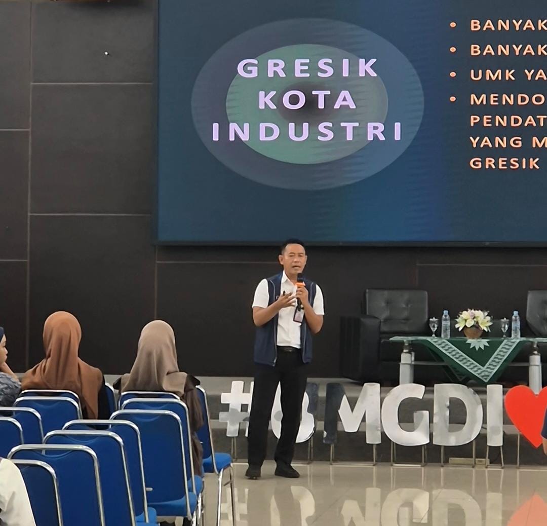 Kadisnaker Gresik, Zainul Arifin.