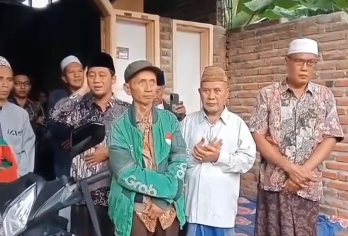 MN Zainuddin, seorang driver ojol, akan menunaikan ibadah haji ke Mekkah dengan sepeda motornya.