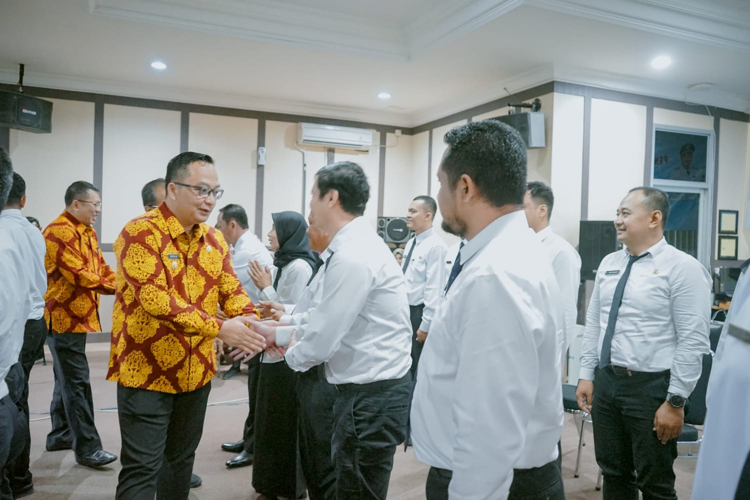 JURUSITA:&nbsp; Pemerintah Kabupaten (Pemkab) Gresik meningkatkan pendapatan pajak daerah dengan melantik dan mengambil sumpah/janji 17 Jurusita Pajak Daerah (JPD), Kamis (8/5/2025).