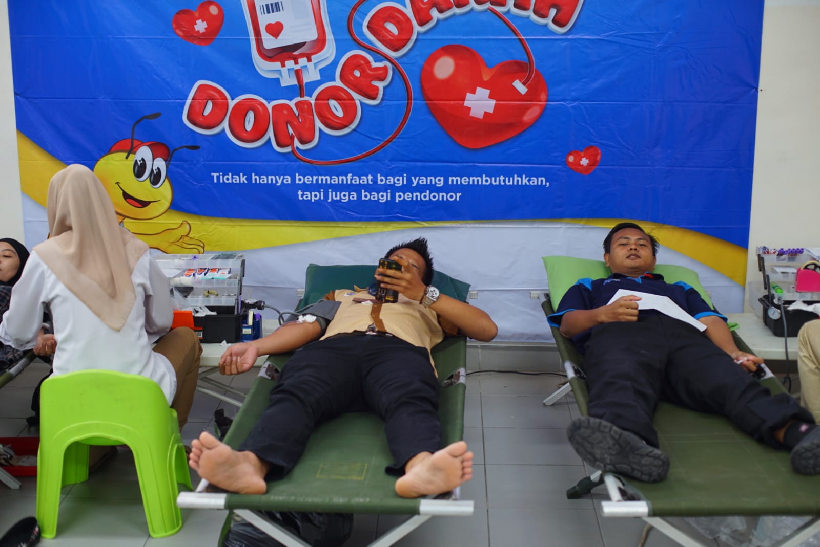 AKSI MULIA : Ratusan karyawan Indomaret Cabang Gresik antusias mengikuti kegiatan donor darah bersama PMI pada Kamis(08/05). ini merupakan kepedulian perusahaan terhadap sesama.