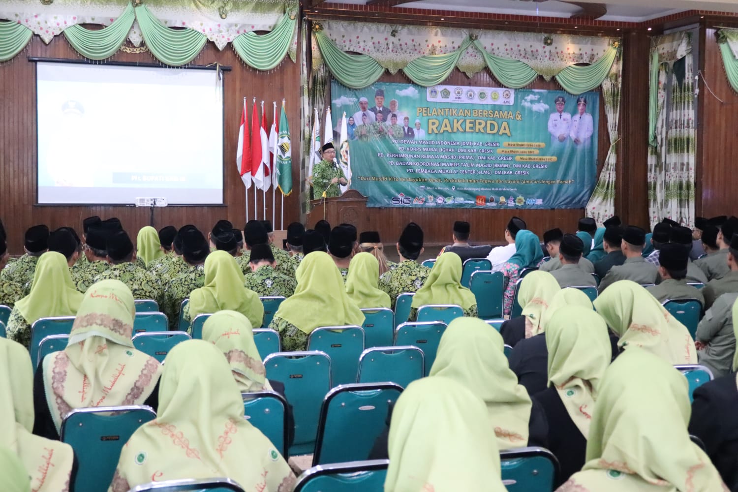 CEGAH KENAKALAN REMAJA: Dewan Masjid Indonesia (DMI) bakal menjadi motor penggerak pencegahan kenakalan remaja dan angka perceraian di Kabupaten Gresik.