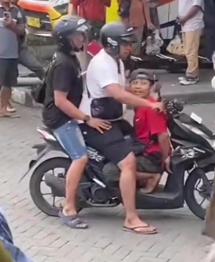 Tak Berkutik : Pelaku penganiayaan di Warkop Jalan Tambang ditangkap di Buser Polres Gresik.