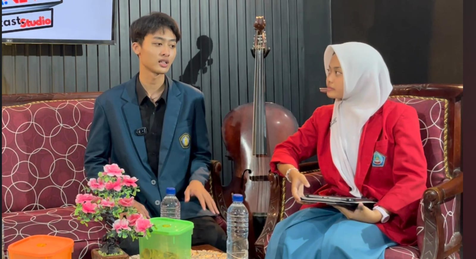 INOVASI: Siswa memiliki podcast sehingga memiliki prestasi ekstrakurikuler dan pembelajaran berbasis realita.