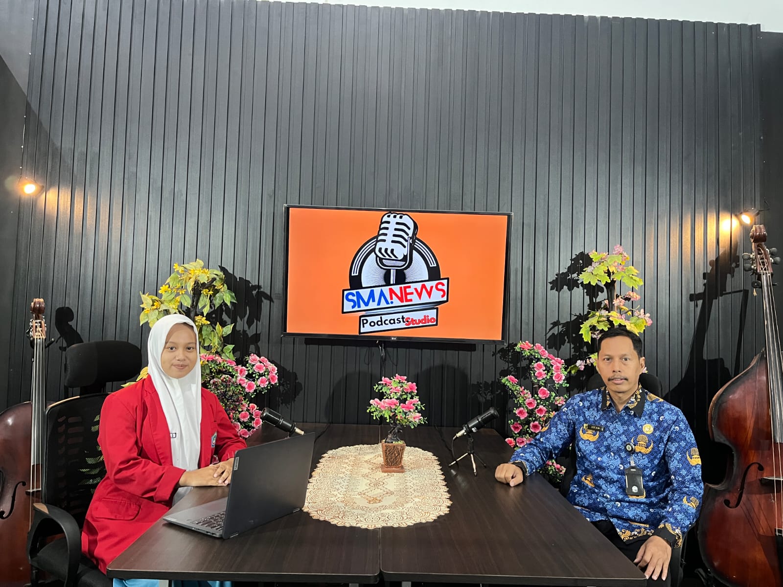SMAN 1 Wringinanom pelopor pendidikan inovatif melalui peluncuran SmaNews Podcast.