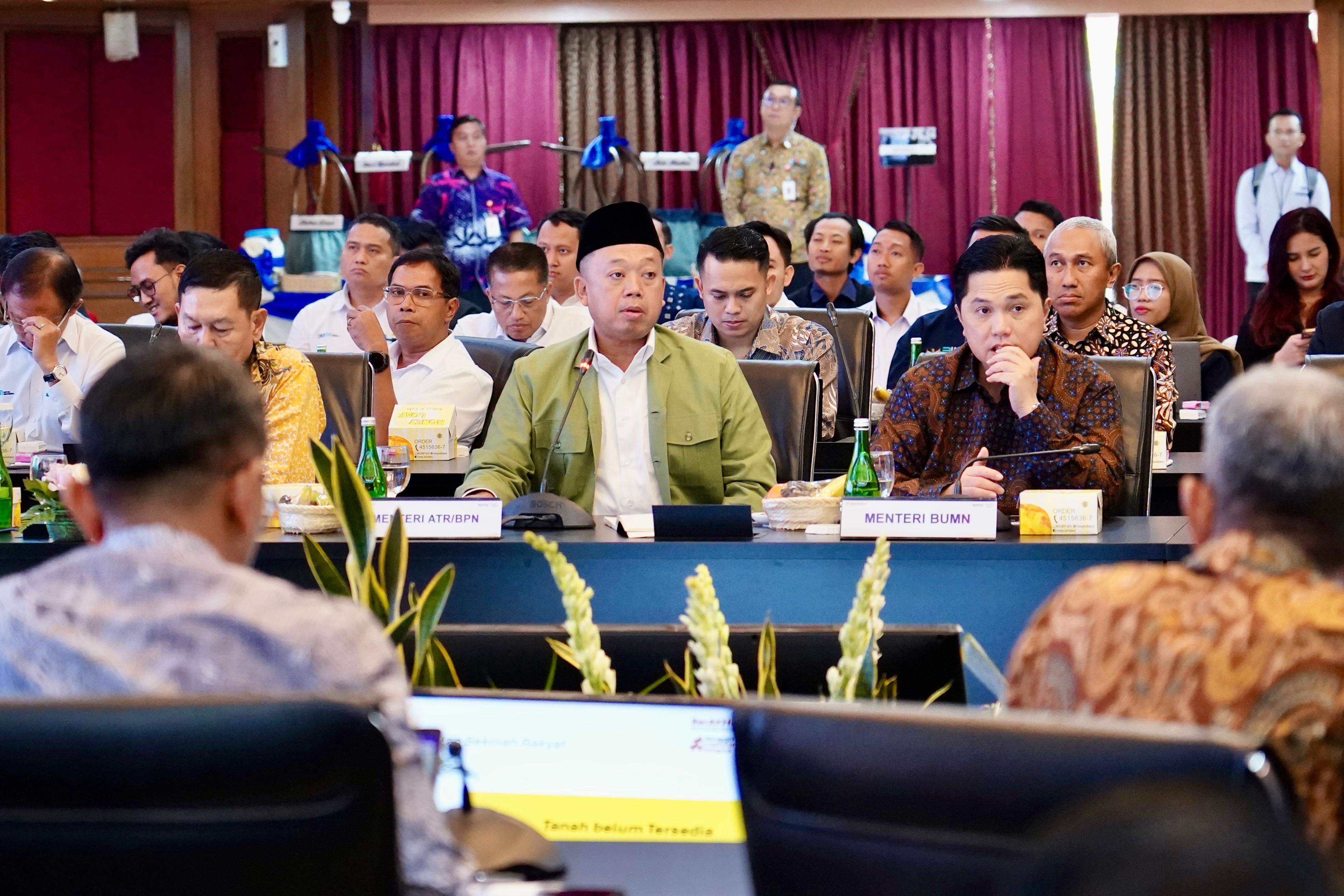 Menteri ATR/BPN Nusron Wahid menyampaikan komitmennya dalam mengawal pendirian sekolah rakyat.