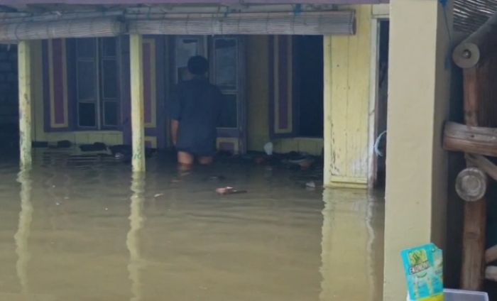 BANJIR UTARA: - Banjir luapan Sungai Bengawan Solo kembali melanda sejumlah wilayah di Kabupaten Gresik, khususnya Kecamatan Bungah.