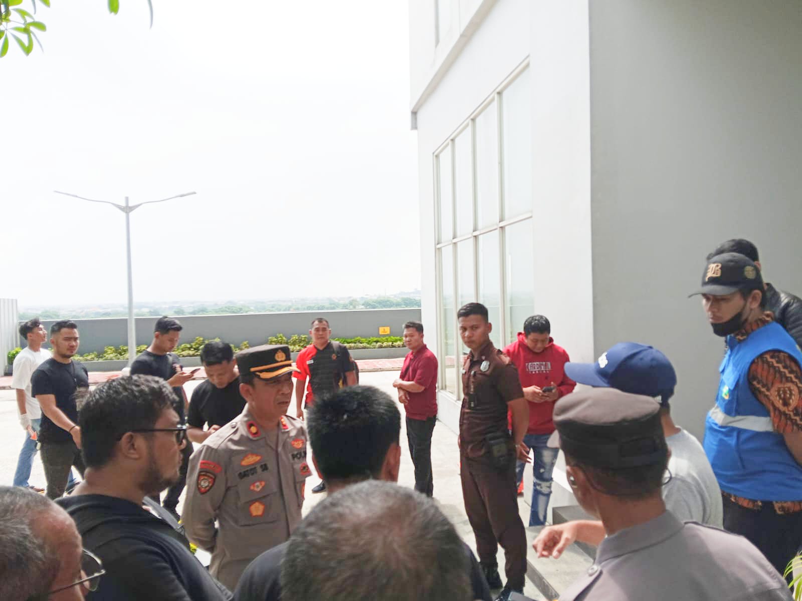 Olah TKP : Jajaran kepolisia Polres Gresik menerjunkan tim Inafis untuk melakukan olah TKP.