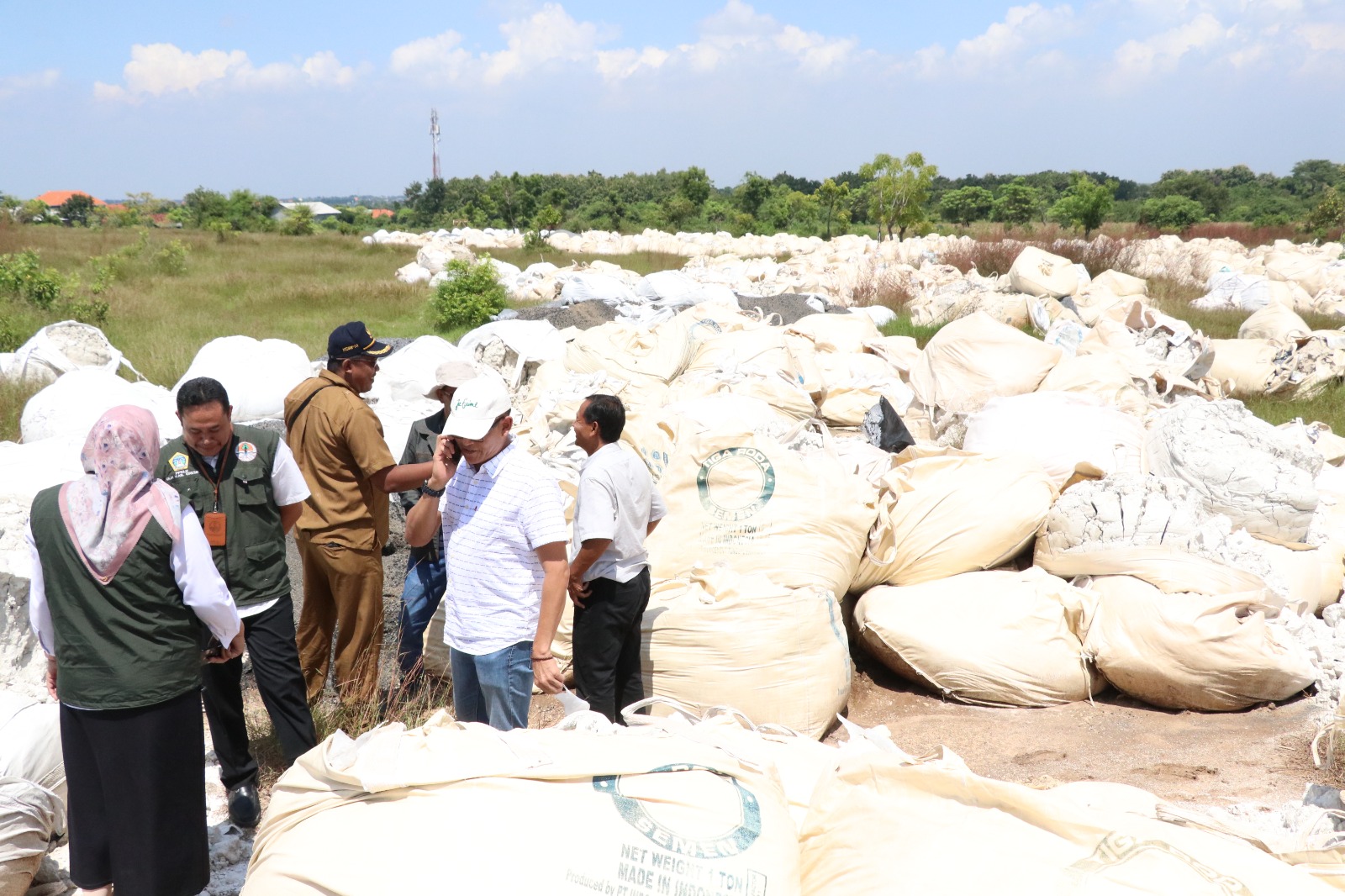 GERAM: DPRD Gresik sedang melakukan sidak di kawasan pembuangan limbah padat di Sidayu.
