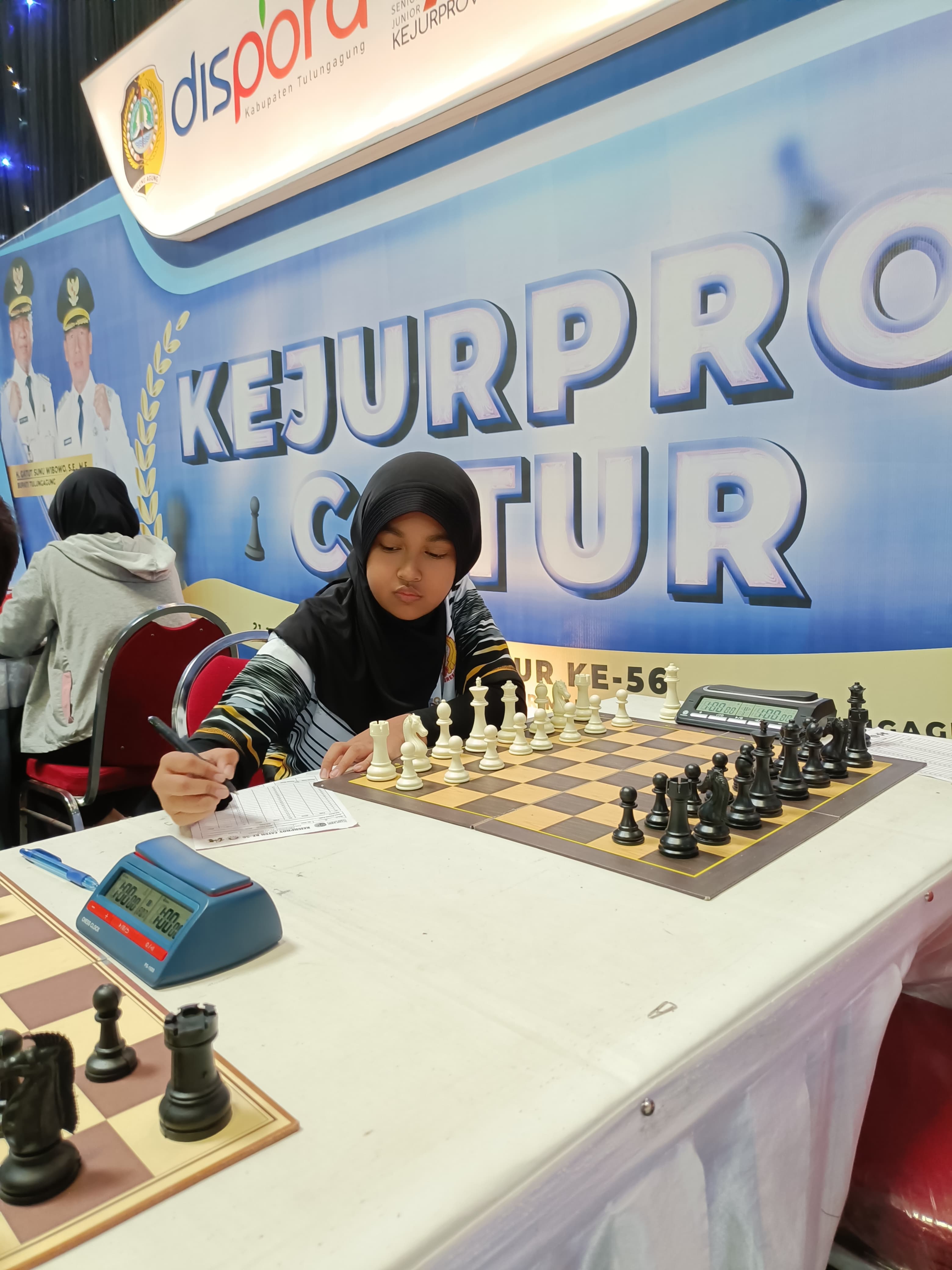 Atlet catur Kabupaten Gresik mengukir prestasi dengan raihan medali.