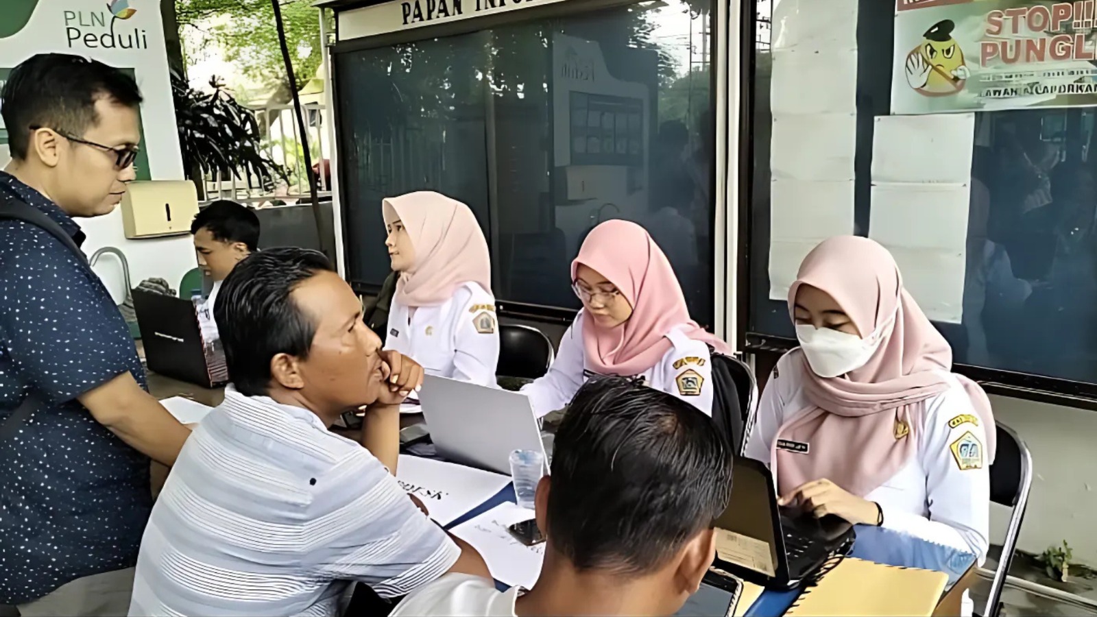 INTERVIEW : Para pencarian kerja ber KTP Gresik ikut interview di Disnaker Gresik