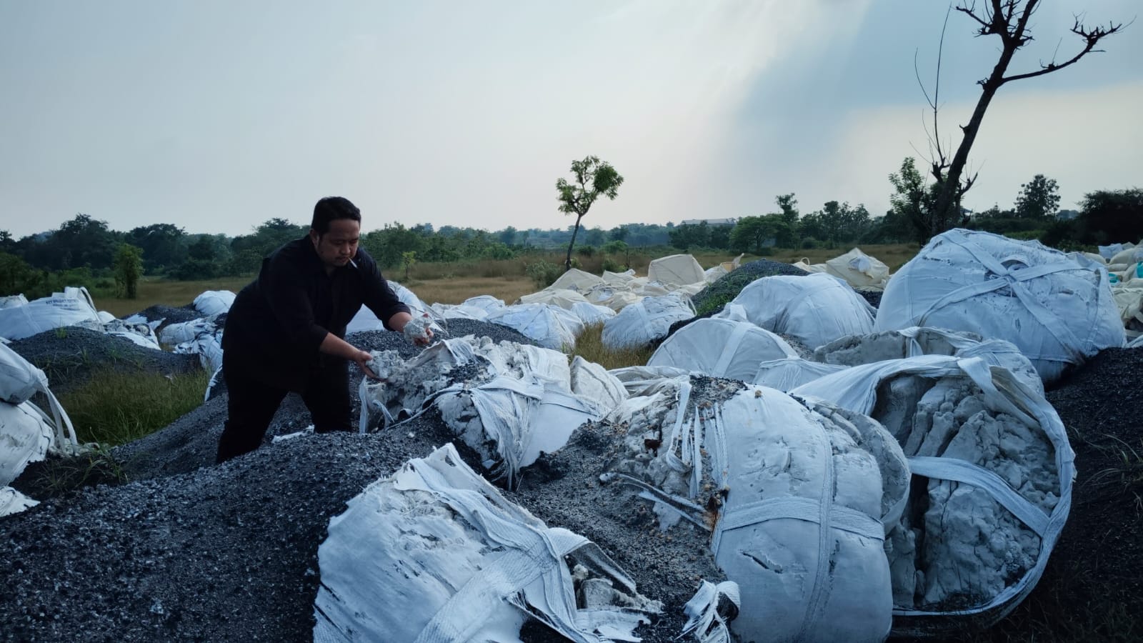 Kasus Limbah padat yang dibuang sembarangan di Desa Kertosono disinyalir Mandek.