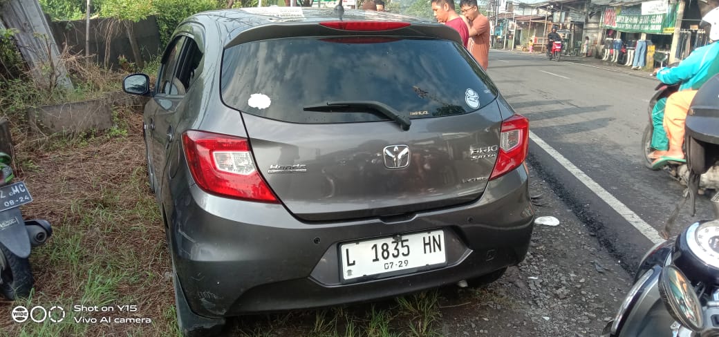 DIRAWAT: Korban pengendara sepeda motor saat mendapatkan perawatan medis di RS dan meninggal saat menjalani perawatan medis.