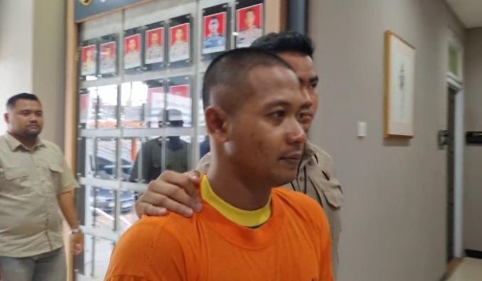 DIAMANKAN: Pemuda asal Perumahan Grand Nirwana Residen, Cerme Lor, Gresik, berinisial H ditangkap Jajaran Satreskrim Polres Gresik karena mencuri handphone (HP) milik tetangganya sendiri.