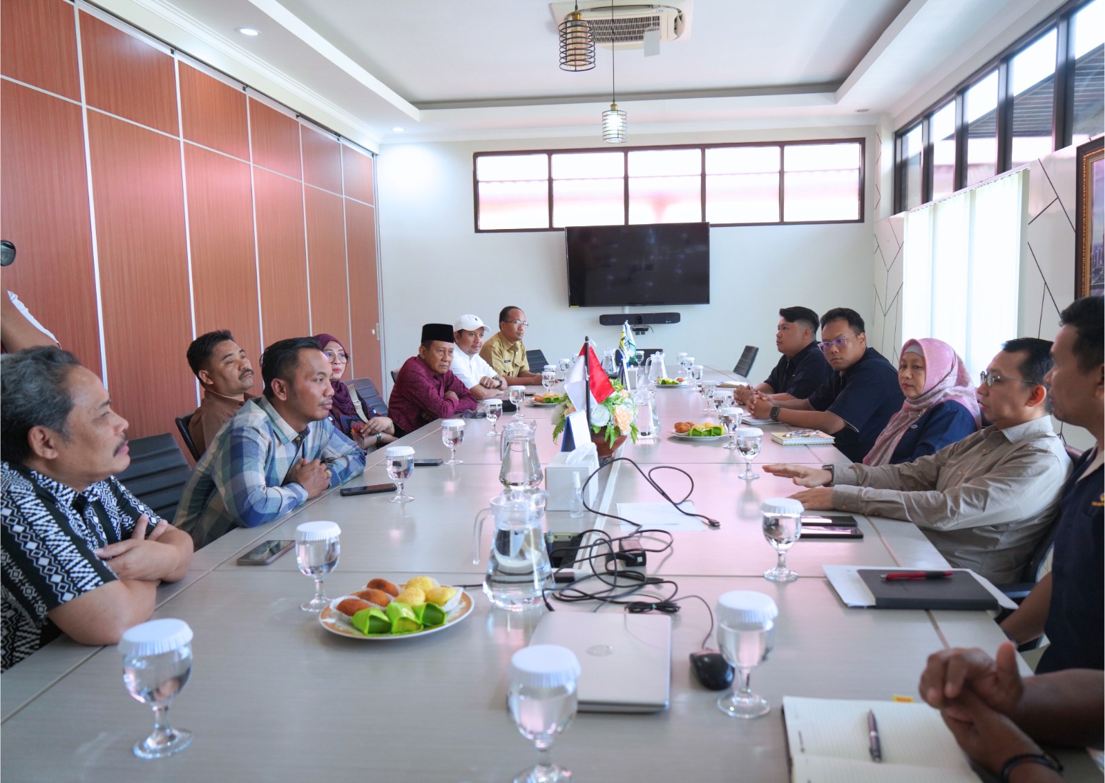 Anggota DPRD Gresik mengunjungi manejemen PT PON dan memberikan apresiasi atas serapan kerja tenaga lokal yang mencapai 60 persen