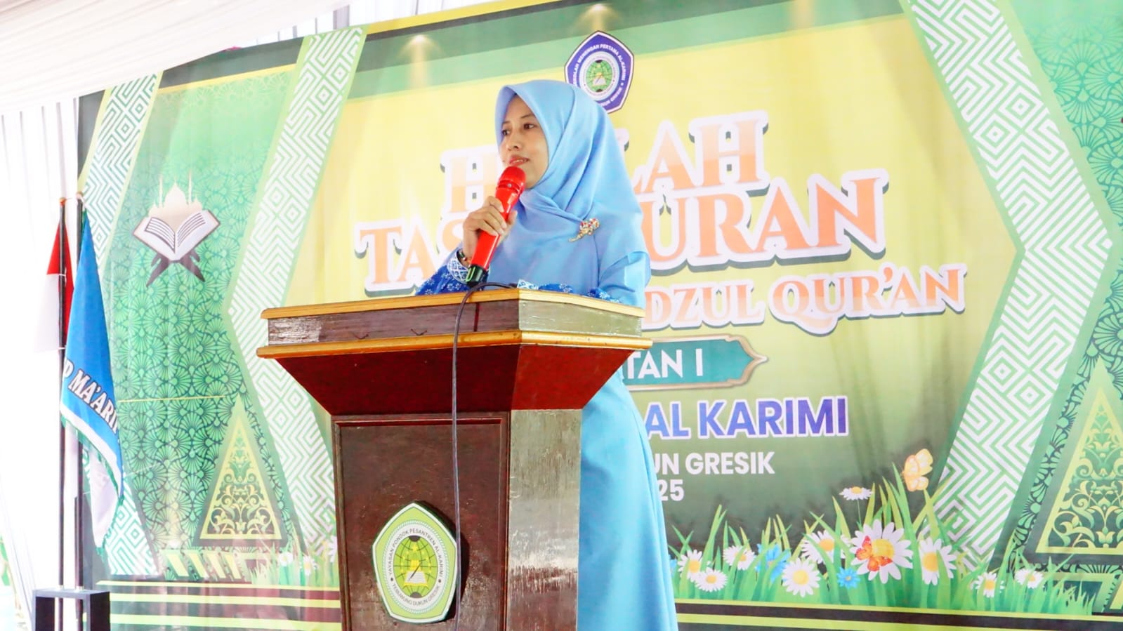 HAFALAN: Salah satu santri menunjukkan kemampuan hafalannya.