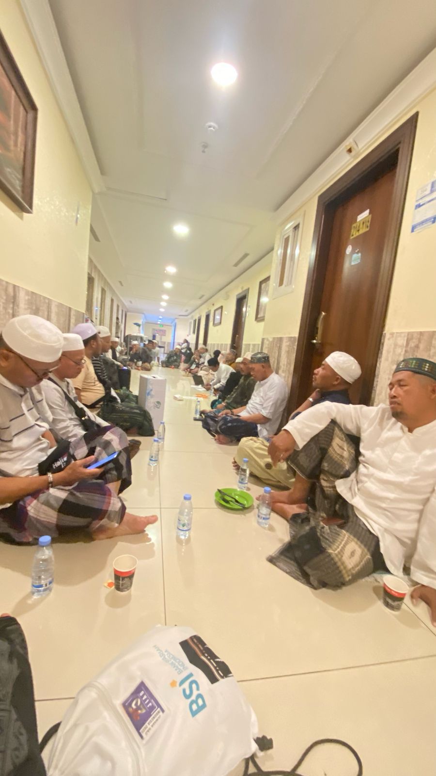 PULANG: Kantor Kementerian Agama (Kemenag) Gresik telah menjadwalkan kepulangan jamaah haji mulai Jumat, 13 Juni hingga 11 Juli 2025