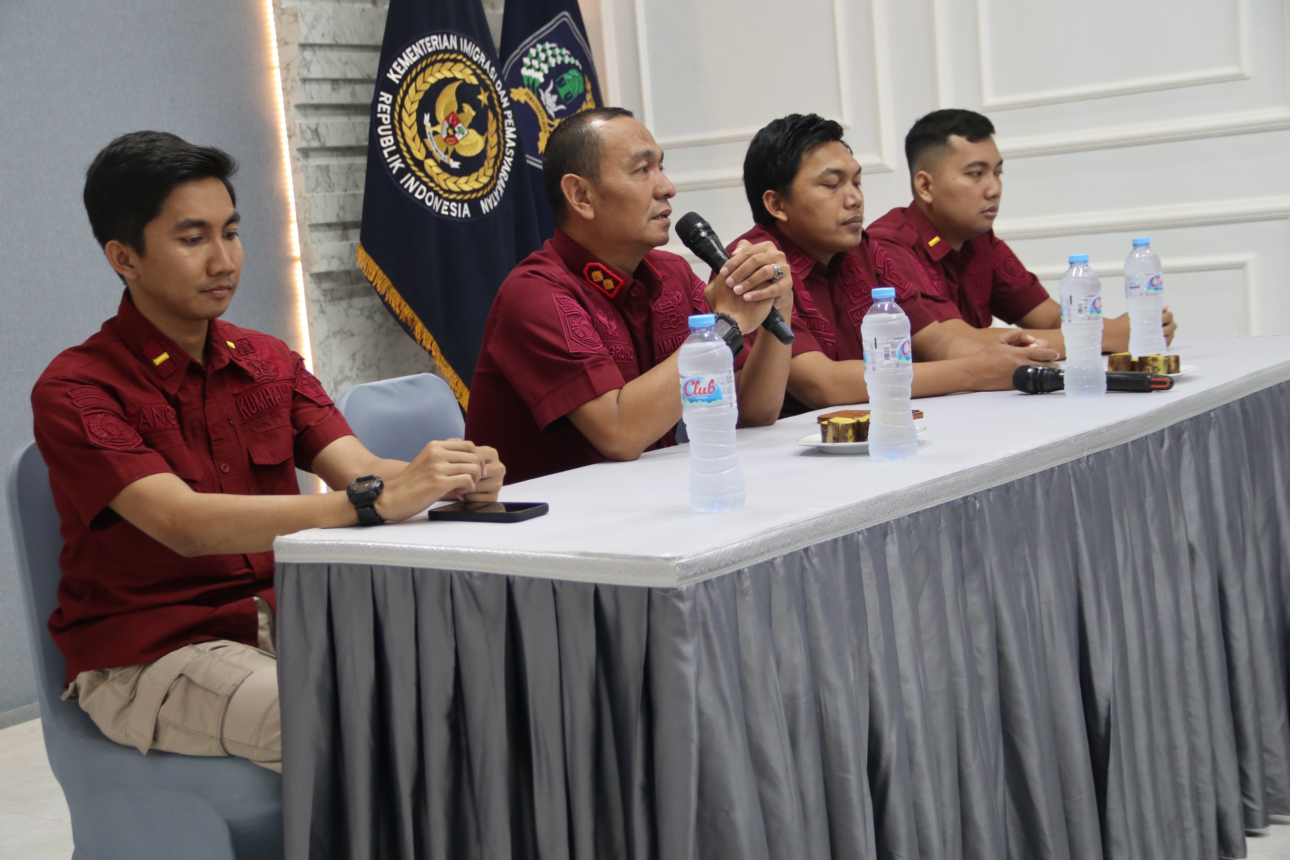 PERKETAT KEAMANAN: Kepala Rumah Tahanan Negara (Rutan) Kelas IIB Gresik Yuliawan Dwi Nugroho menekankan krusialnya penerapan Standar Operasional Prosedur (SOP) dalam setiap pelaksanaan tugas pengamana