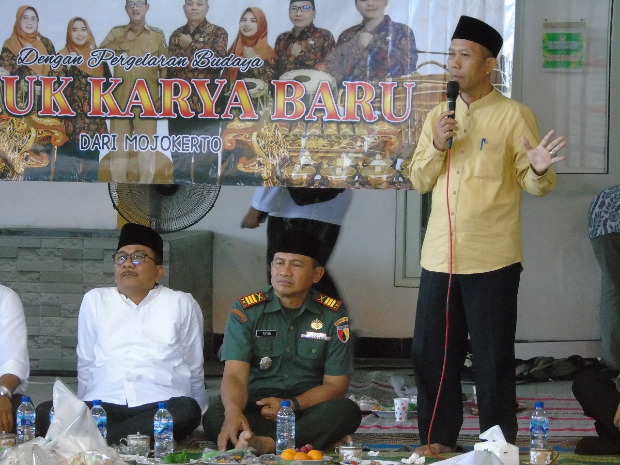 MERIAH : Tasyakuran menjalin silaturahmi antar warga Desa Dadapkuning Cerme Gresik.