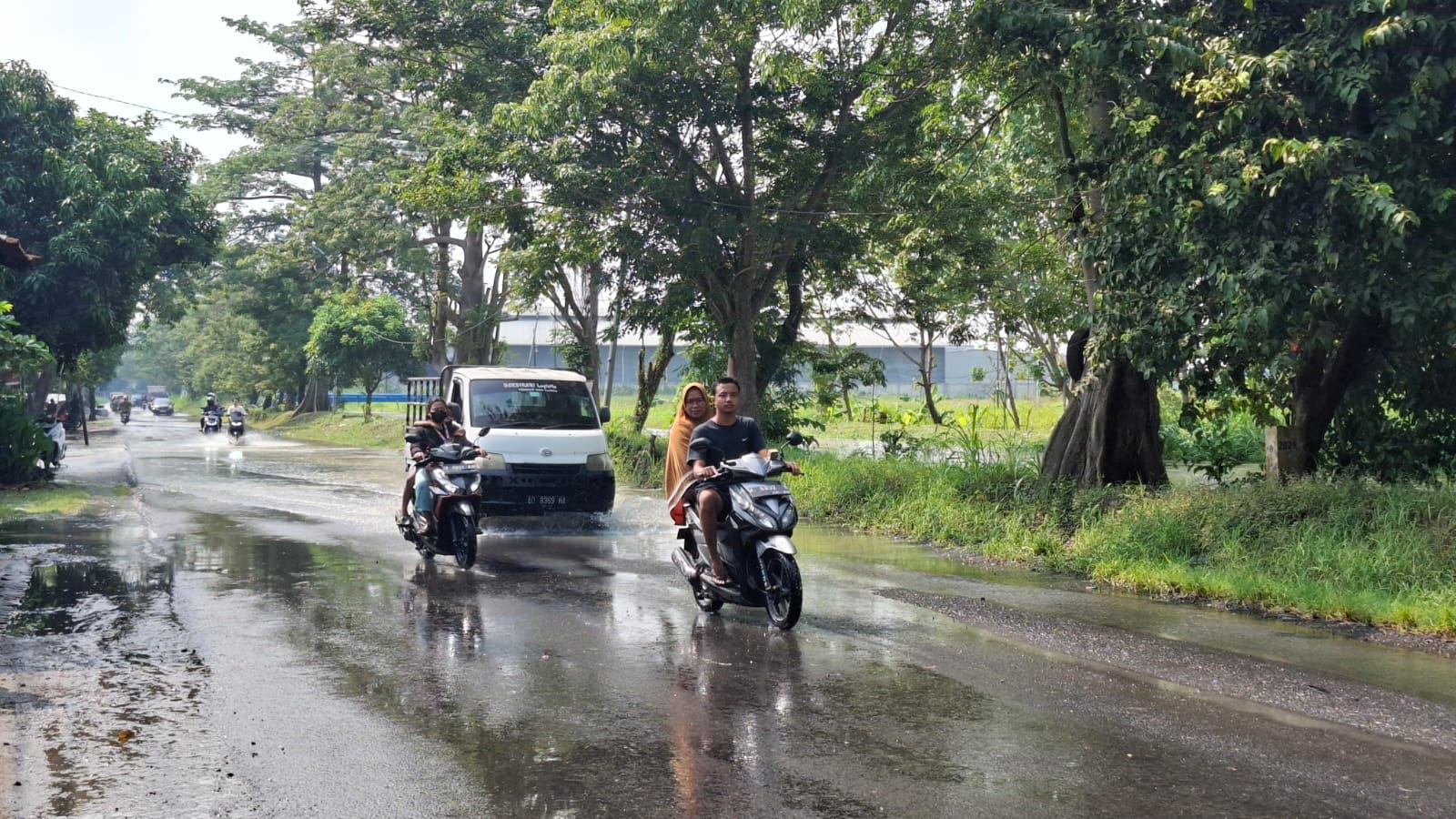 SUASANA : Saat banjir di wilayah Gresik Selatan kemarin yang sudah mulai surut.