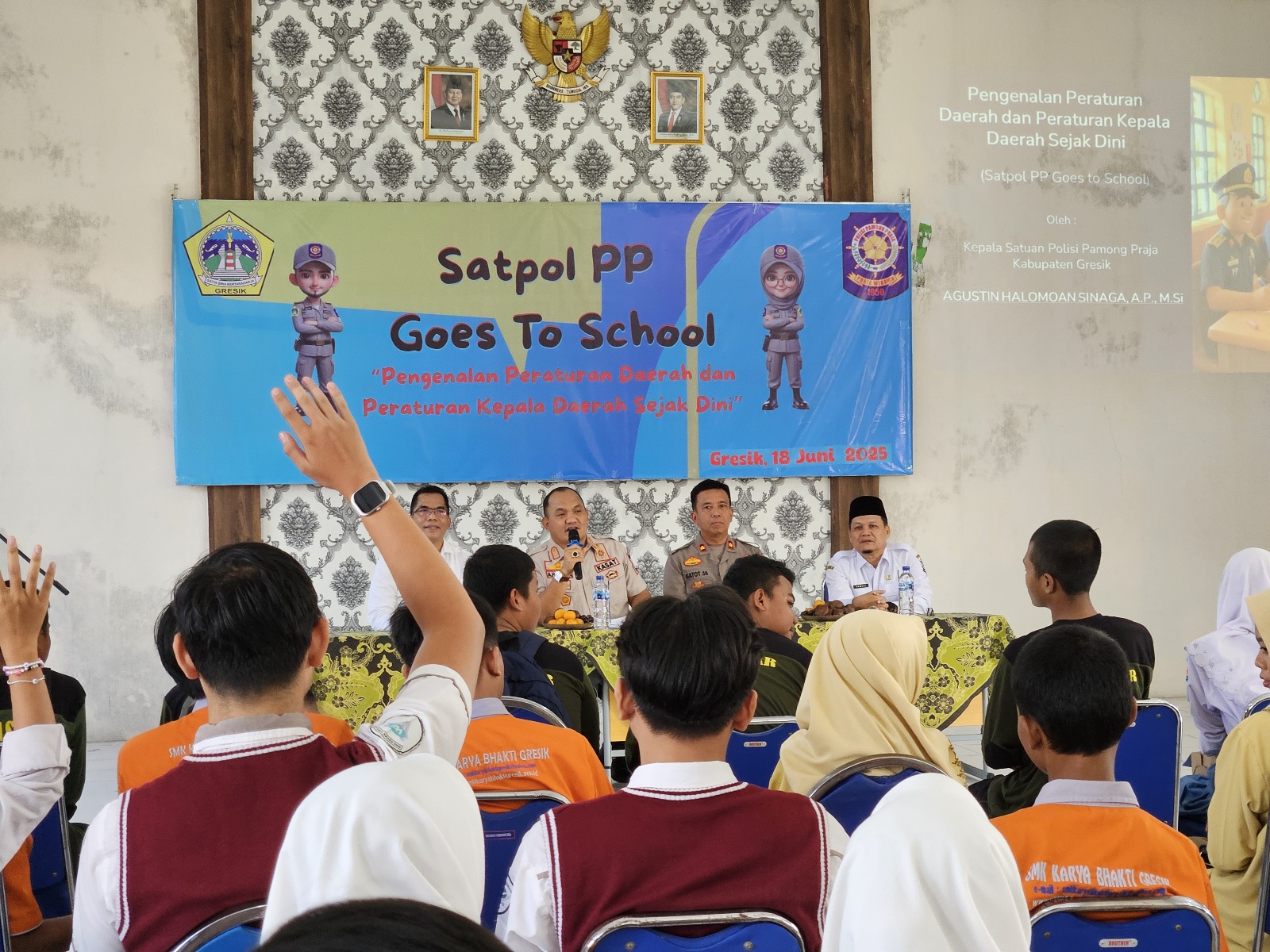 Antusias : Para peserta pengenalan perda antusias dalam menjawab pertanyaan yang ditanyakan Narasumber.