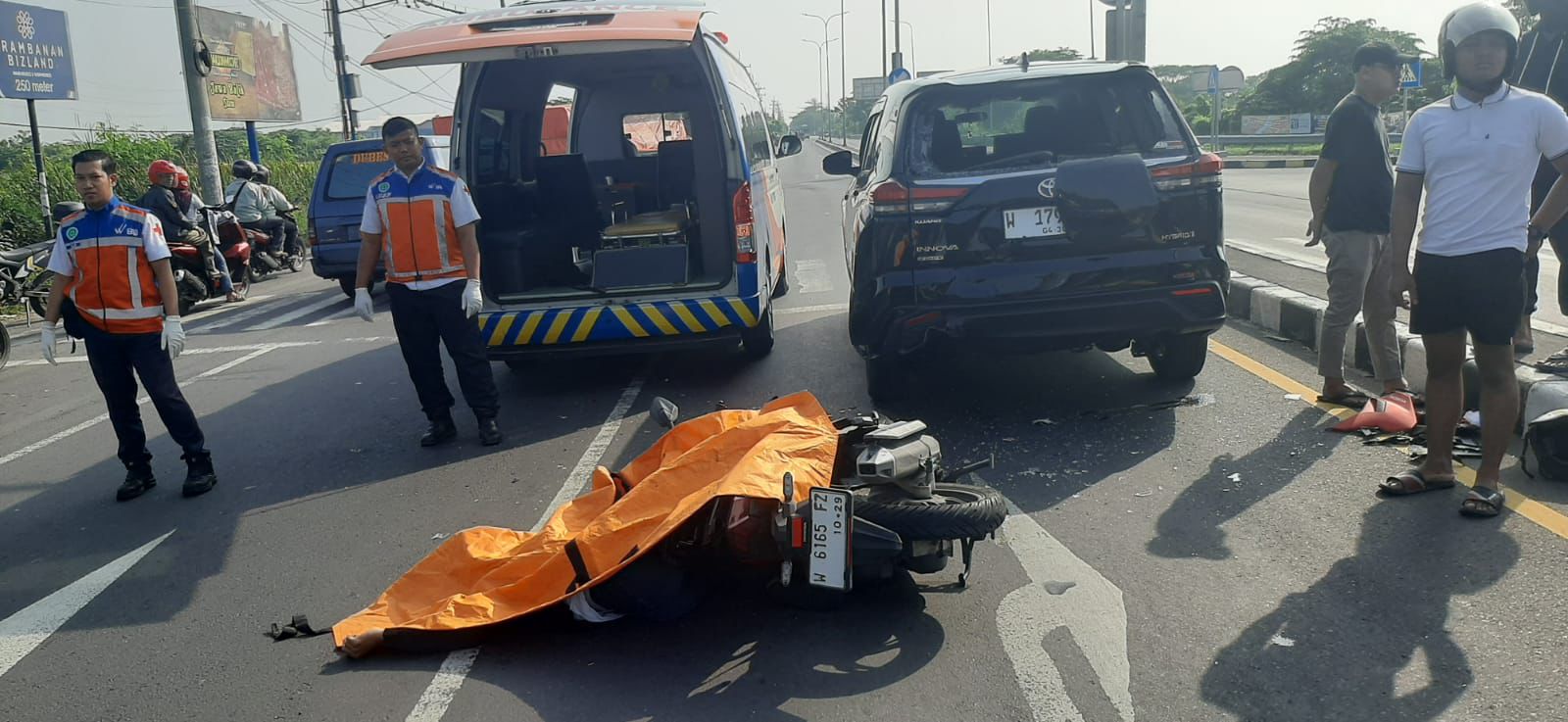 LAKA LANTAS: Alfino Rifqiansyah (18), warga Desa Morowudi, Kecamatan Cerme. meninggal dunia setelah menabrak bagian belakang mobil yang sedang berhenti di lampu merah.