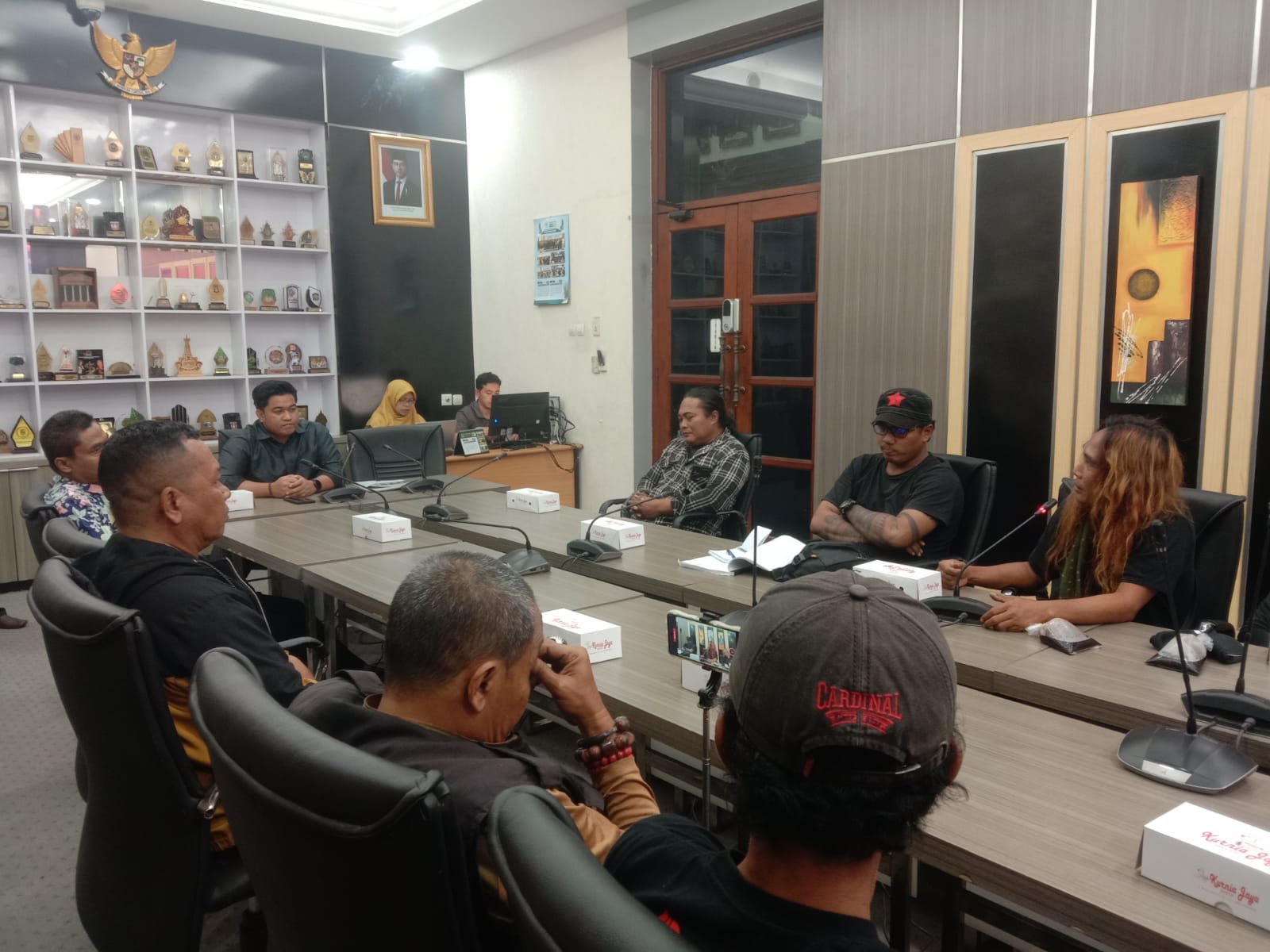 HEARING: Dewan Perwakilan Rakyat Daerah (DPRD) Kabupaten Gresik menggelar rapat dengar pendapat (hearing) dengan Genpatra Gresik terkait status Jalan Poros Desa.