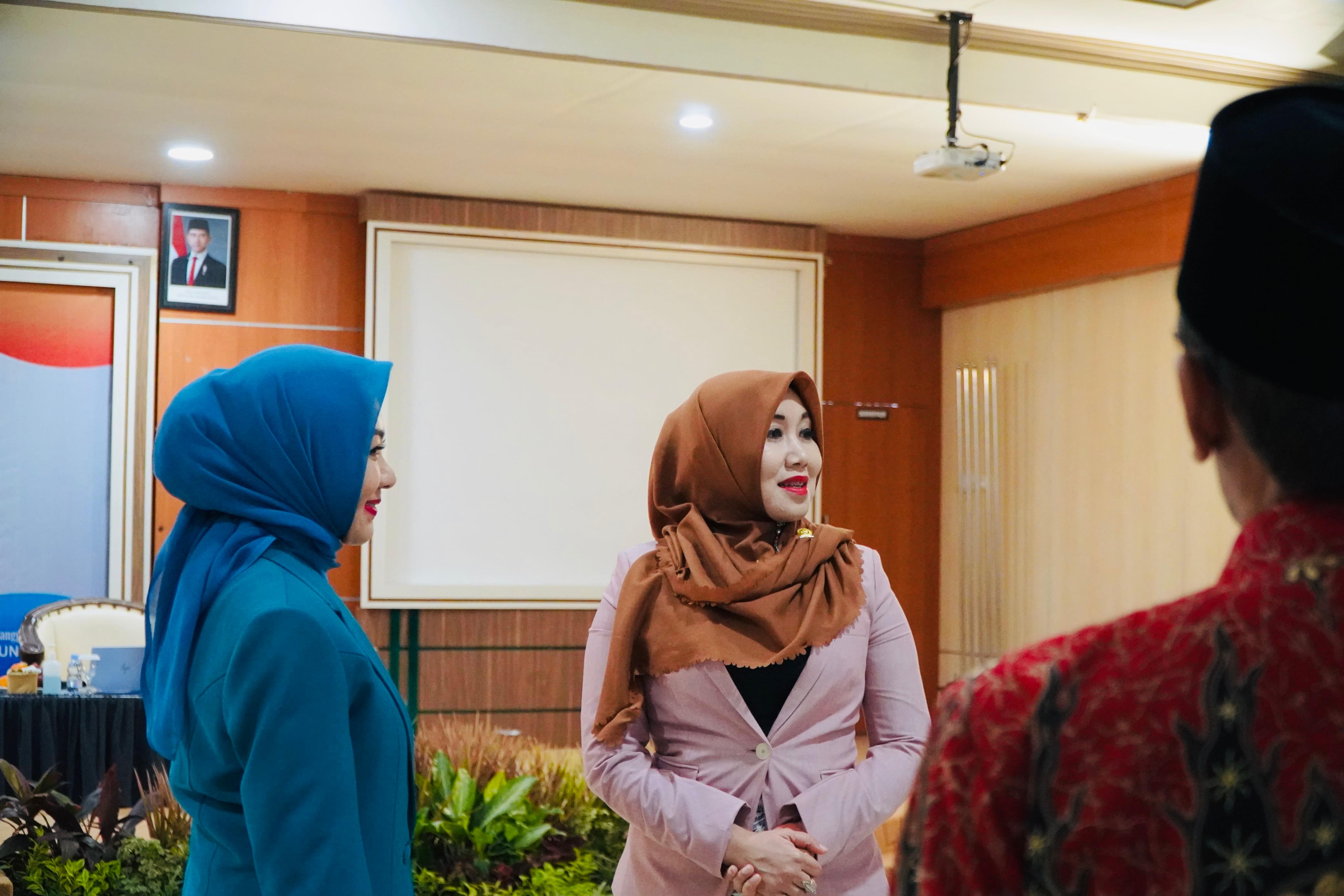 Anggota DPD RI Lia Istifhama saat diwawancara sosok Jalaluddin Mannagalli yang lulus dari kampus top dunia