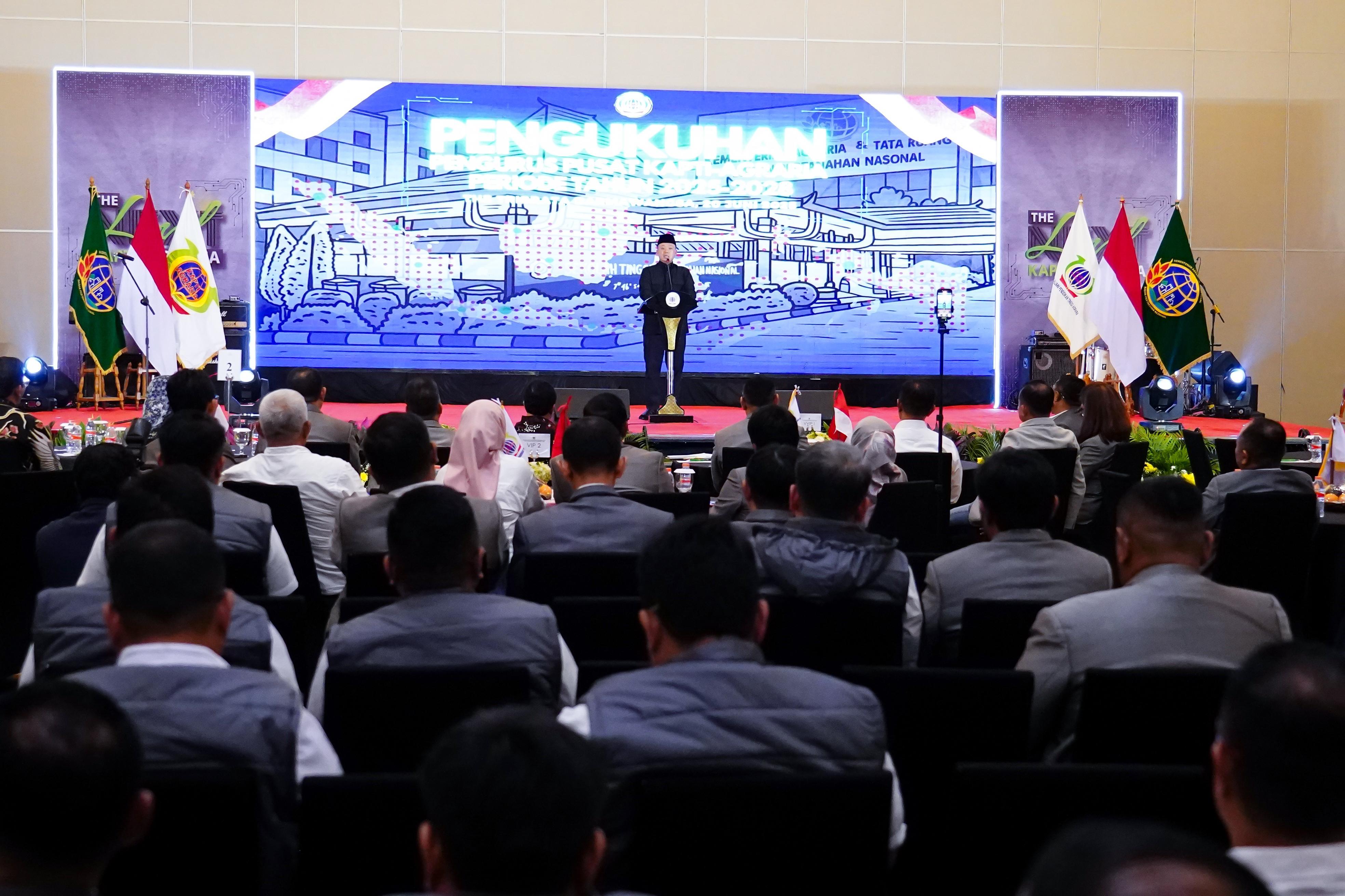 Menteri ATR/BPN, Nusron Wahid dalam pengukuhan pengurus Kapti.