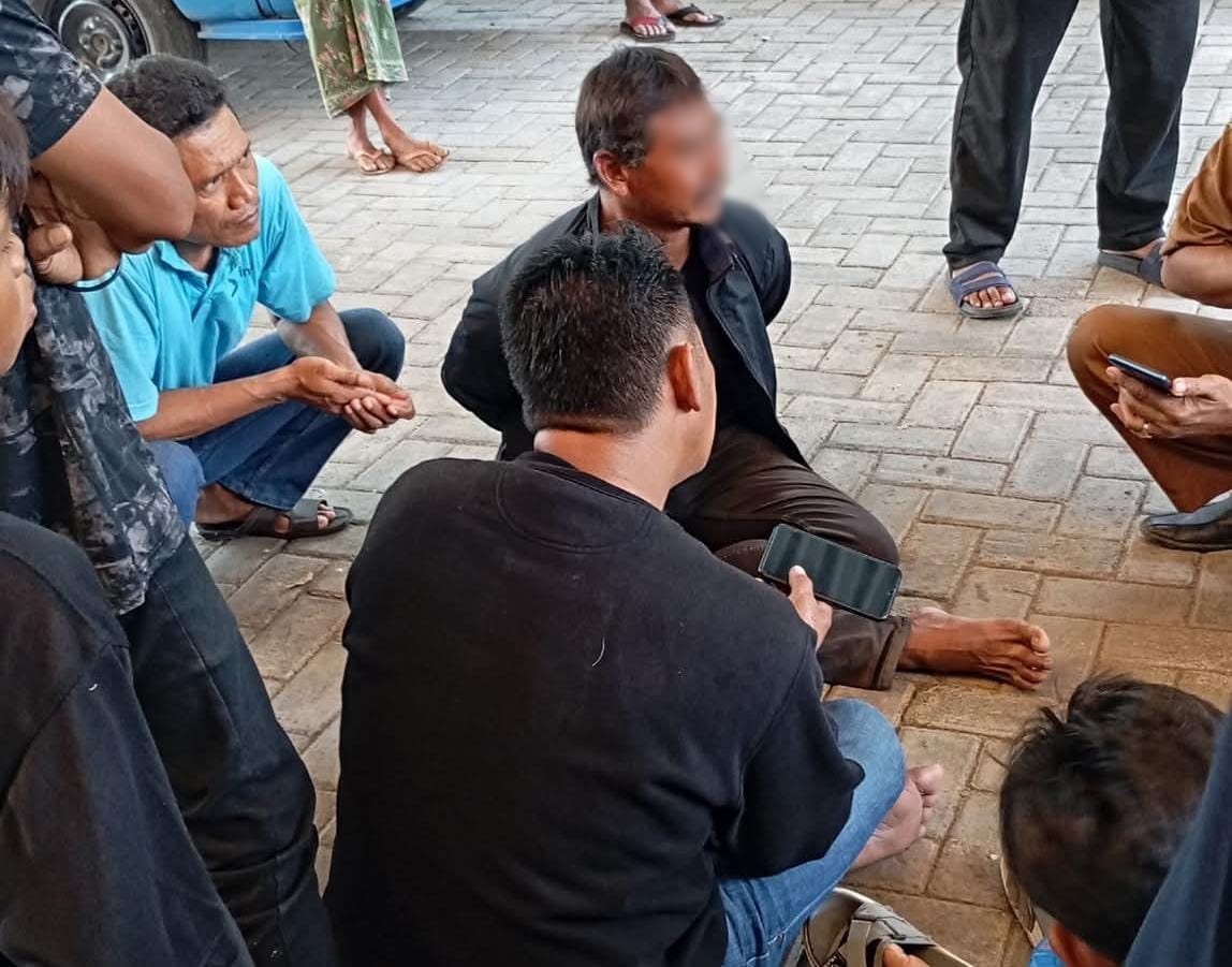 ODGJ&ndash; Seorang pria berinisial DS, ODGJ asal Desa Kemangi, Kecamatan Bungah, Gresik, ditangkap warga setelah kedapatan mencongkel kotak amal Masjid Darul Muttaqin di Dusun Galalo, Desa Melirang